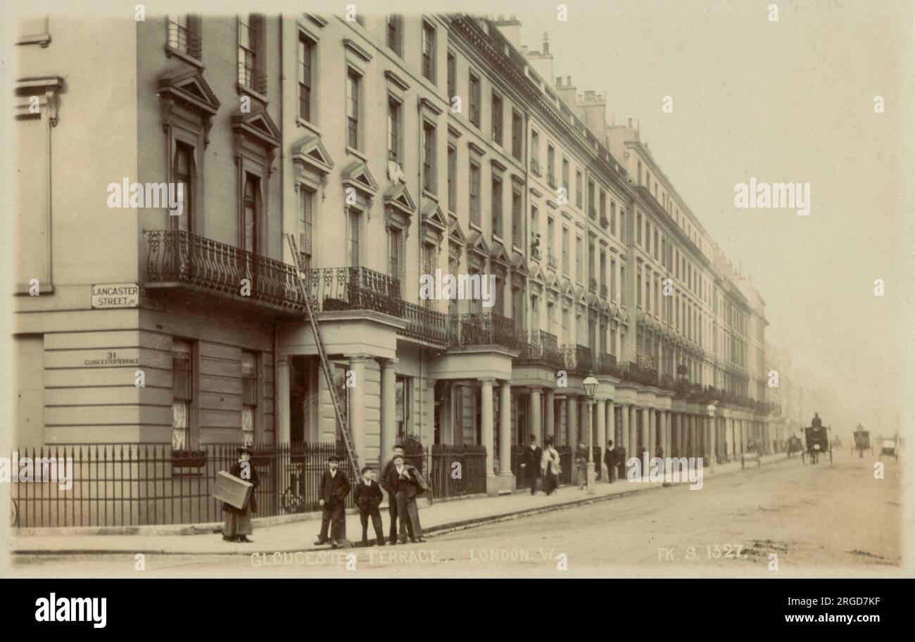 Gloucester Terrace au coin de Lancaster Street, Bayswater, Londres. Banque D'Images