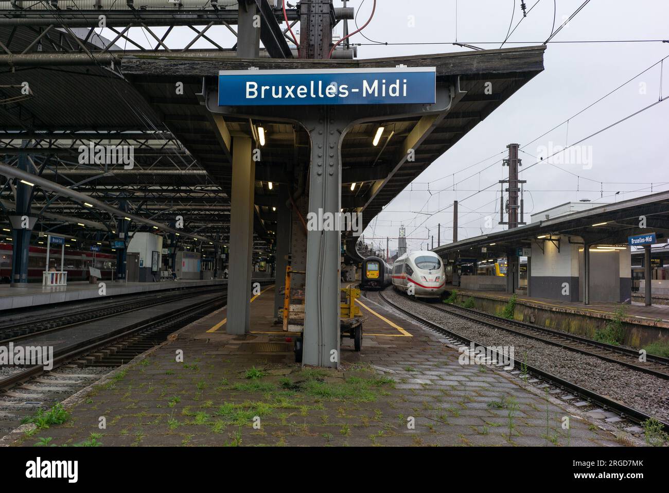 Vue sur la gare de Bruxelles Zuid-midi (Bruxelles-midi / Brussel-Zuid), est  la plus grande gare ferroviaire de la ville de Bruxelles (Belgique). 8 août  20 Photo Stock - Alamy