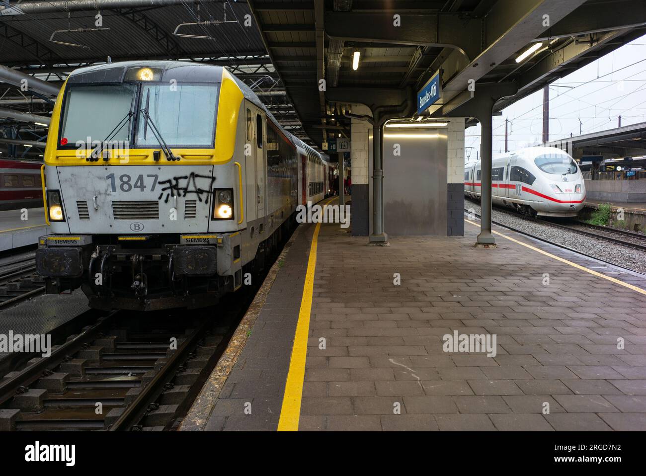 Vue sur la gare de Bruxelles Zuid-midi (Bruxelles-midi / Brussel-Zuid), est la plus grande gare ferroviaire de la ville de Bruxelles (Belgique). 8 août 20 Banque D'Images