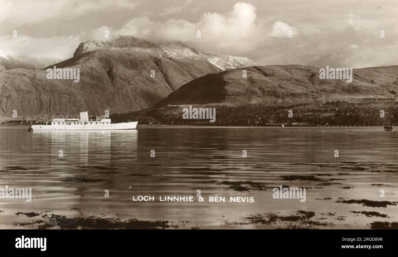 Loch Linnhie et Ben Nevis - vraie carte postale photo Banque D'Images