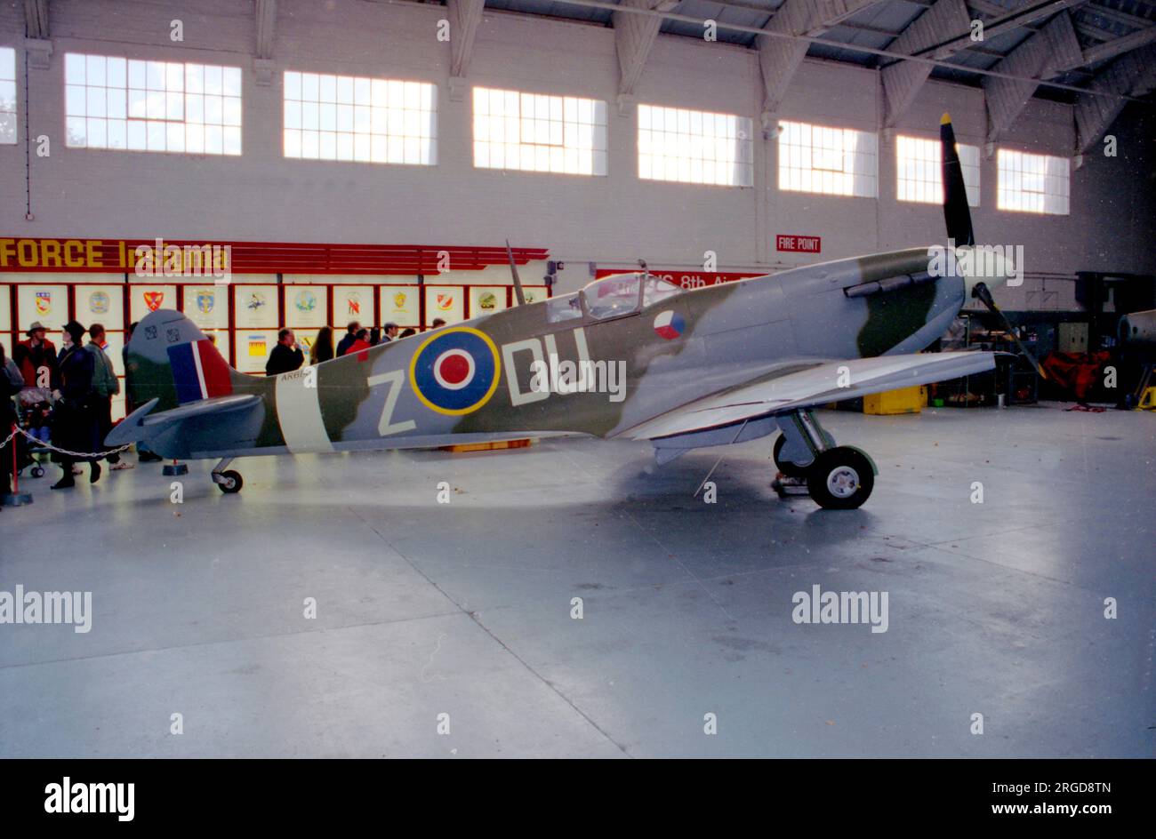 Supermarine Spitfire LF Mk.VC G-BUWA / AR614, de la collection Flying Heritage, à Duxford. Banque D'Images