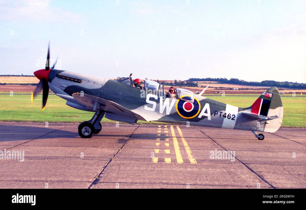 Supermarine Spitfire Mk HF Mk.IX G-CTIX / PT462, de Charles Church Displays Ltd. Banque D'Images