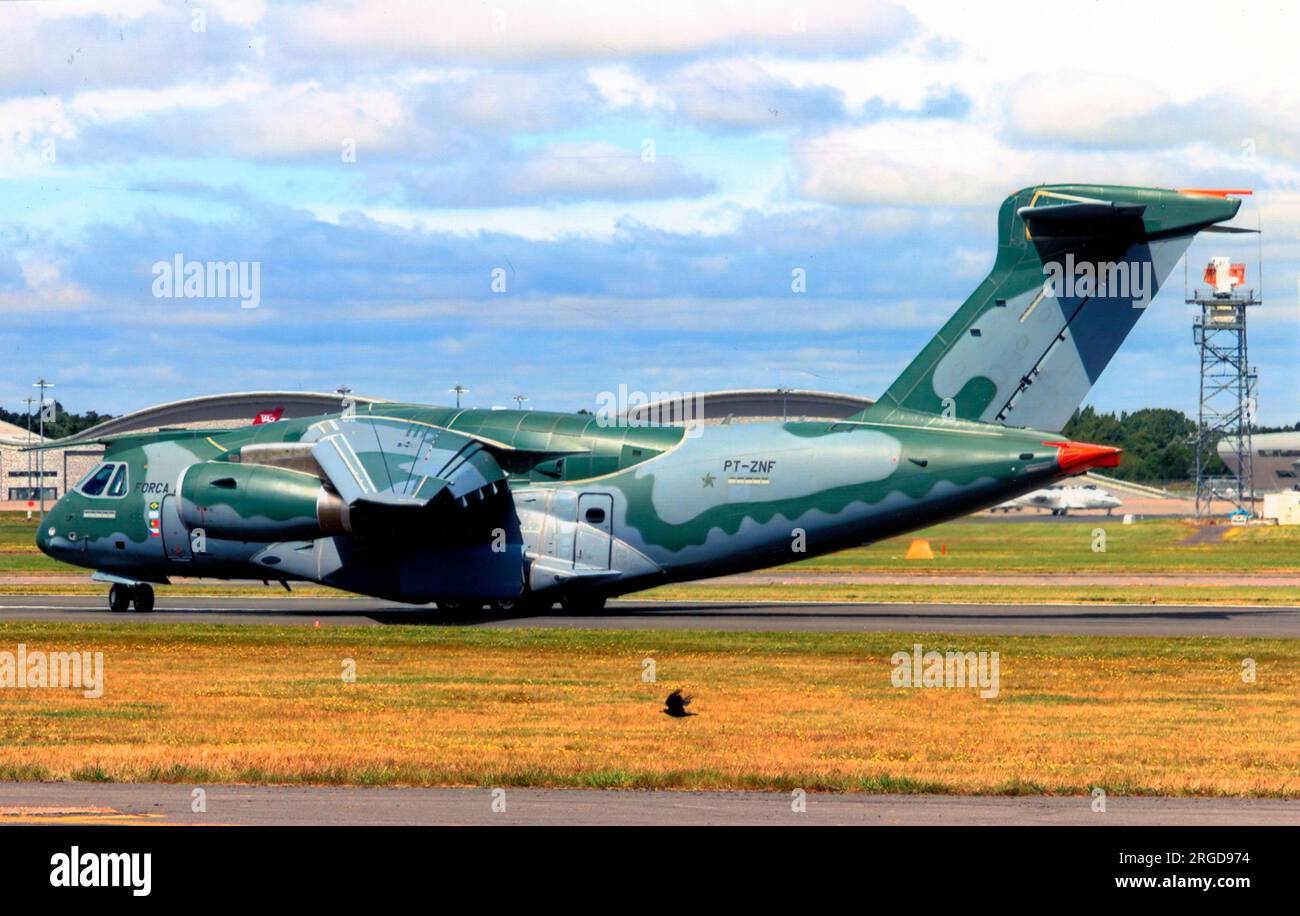 ForÃ§a Aerea Brasileira - Embraer KC-390 PT-ZNF (msn 39000001), au salon international de l'aéronautique SBAC de Farnborough, le 7 juillet 2016. (ForÃ§a Aerea Brasileira - Force aérienne brésilienne) Banque D'Images