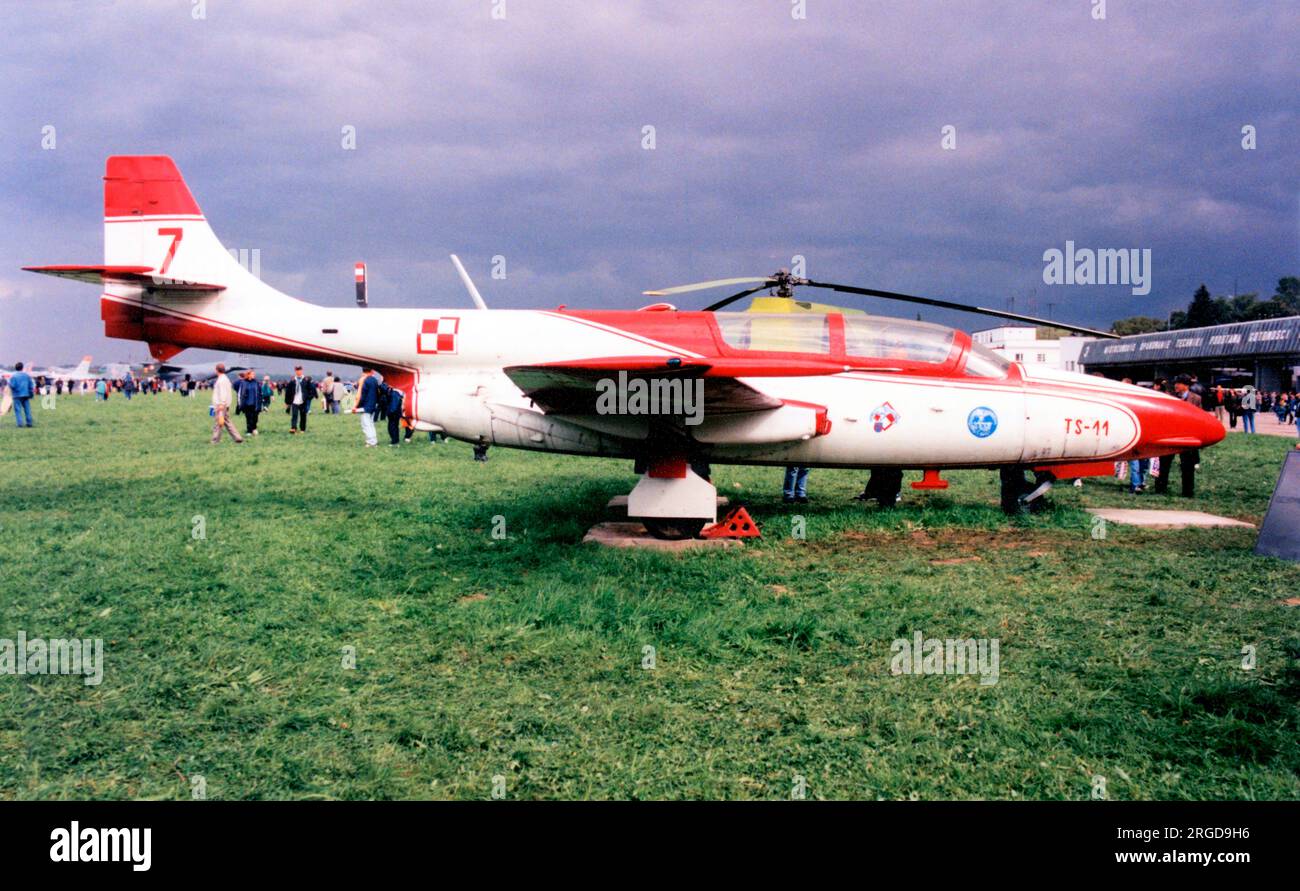 Armée de l'air polonaise - PZL-Mielec TS-11 Iskra 0210 / 7 (msn 1H02-10) de l'équipe de démonstration acrobatique de formation White Iskras. Banque D'Images