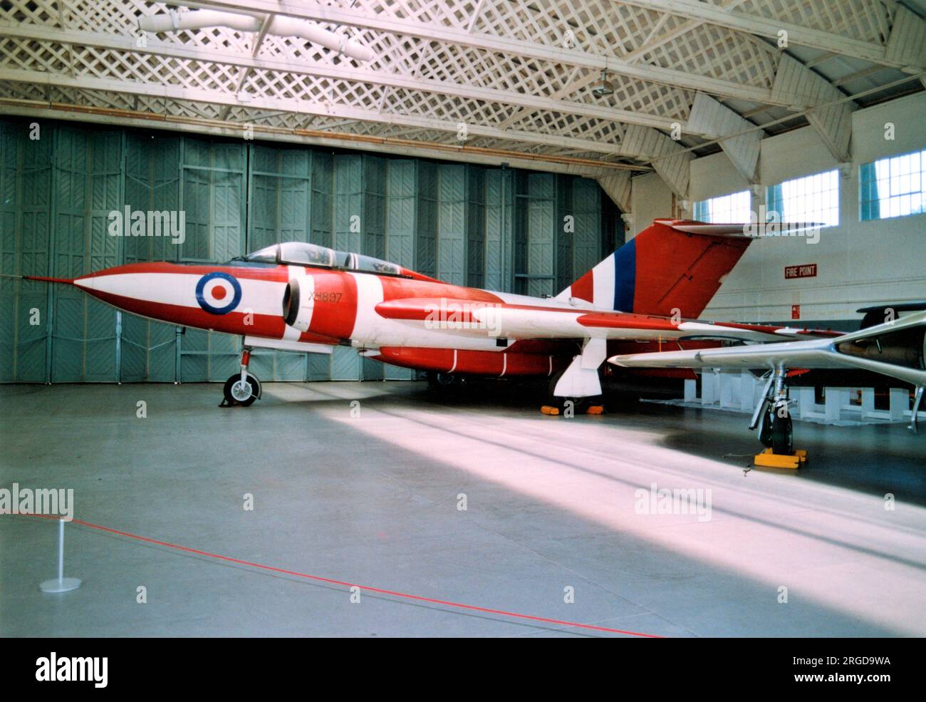 Gloster Javelin FAW.9 XH897 / A, de l'A&AEE Boscombe en panne. Ce Javelin a été utilisé comme avion de poursuite et pour l'étalonnage de la vitesse, équipé d'un système d'instruments étalonné avec précision. (Cet avion survolait souvent la route où je vivais et était très distinctif avec les marques rouges et blanches d'étalonnage / de maintien de la formation) Banque D'Images