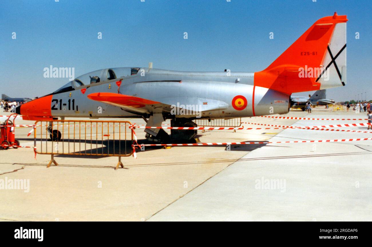 Ejercito del aire - CASA C-101EB Aviojet E.25-61 / 21-11 (msn EB01-63-063), de l'équipe de voltige Patrulla Ãguila, à la RAF Fairford pour le Royal International Air Tattoo, le 17 juillet 2007. (Ejercito del aire - Force aérienne espagnole) Banque D'Images