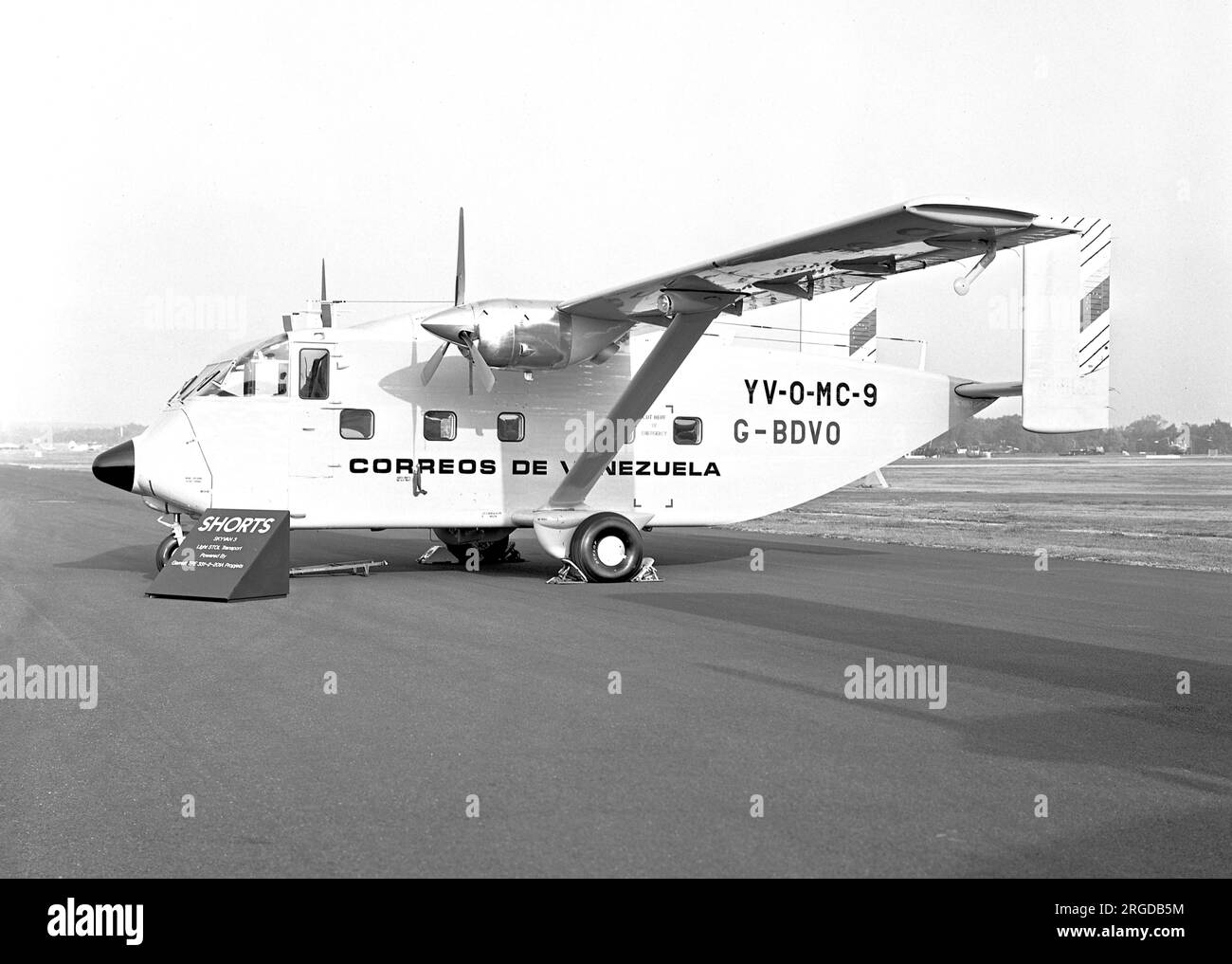 Court-métrage SC.7 Skyvan 3M G-BDVO / YV-O-MC-9 (msn ), de l'Aeropostal, au salon aérien SBAC Farnborough le 5 septembre 1976. Banque D'Images