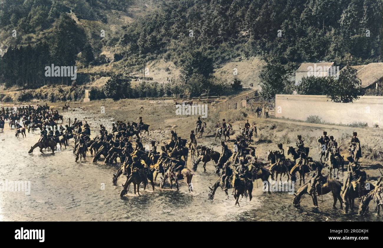 La cavalerie belge fait une pause pour laisser ses chevaux se rafraîchir avant de traverser une rivière. Banque D'Images