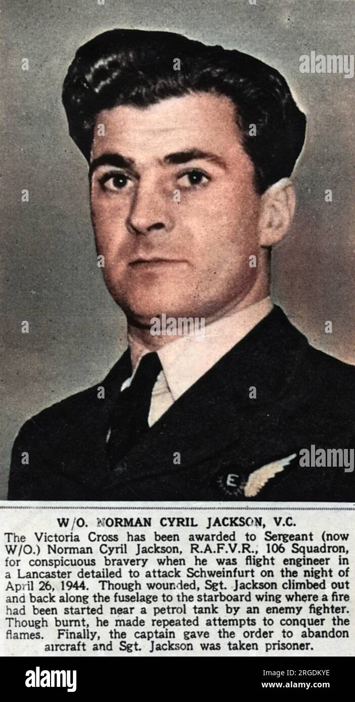 Adjudant Norman Cyril Jackson (1919-1994), lauréat de la Croix de Victoria, tel qu'il est apparu dans l'Illustrated London News, 1945. En tant que sergent de vol, Jackson a été décoré pour son bravoure manifeste, quand, malgré ses blessures, il est monté sur le fuselage de son Lancaster Bomber alors qu'il était en mission au-dessus de Schweinfurt, pour éteindre un incendie déclenché par un chasseur ennemi près du réservoir d'essence. Banque D'Images