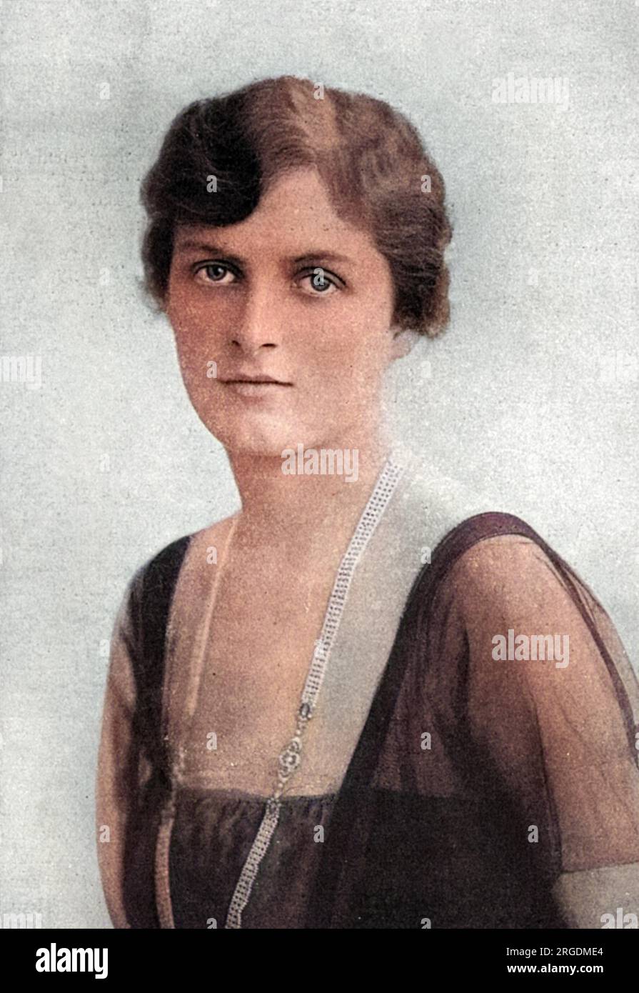 Lady Broughton (1894-1968), la première épouse de Sir Jock Delves Broughton. Auparavant Miss Vera Griffith-Boscawen, elle épouse Jock en 1913 et divorce de lui en 1940 (il épousera Diana Caldwell et sera jugé pour le meurtre de son amant, Josslyn Hay, comte d'Erroll au Kenya). Vera voyageait beaucoup en Asie du Sud-est et était connue comme une chasseur de gros gibier et une pêcheuse. Elle était également une photographe de sujets naturels très appréciée. Banque D'Images