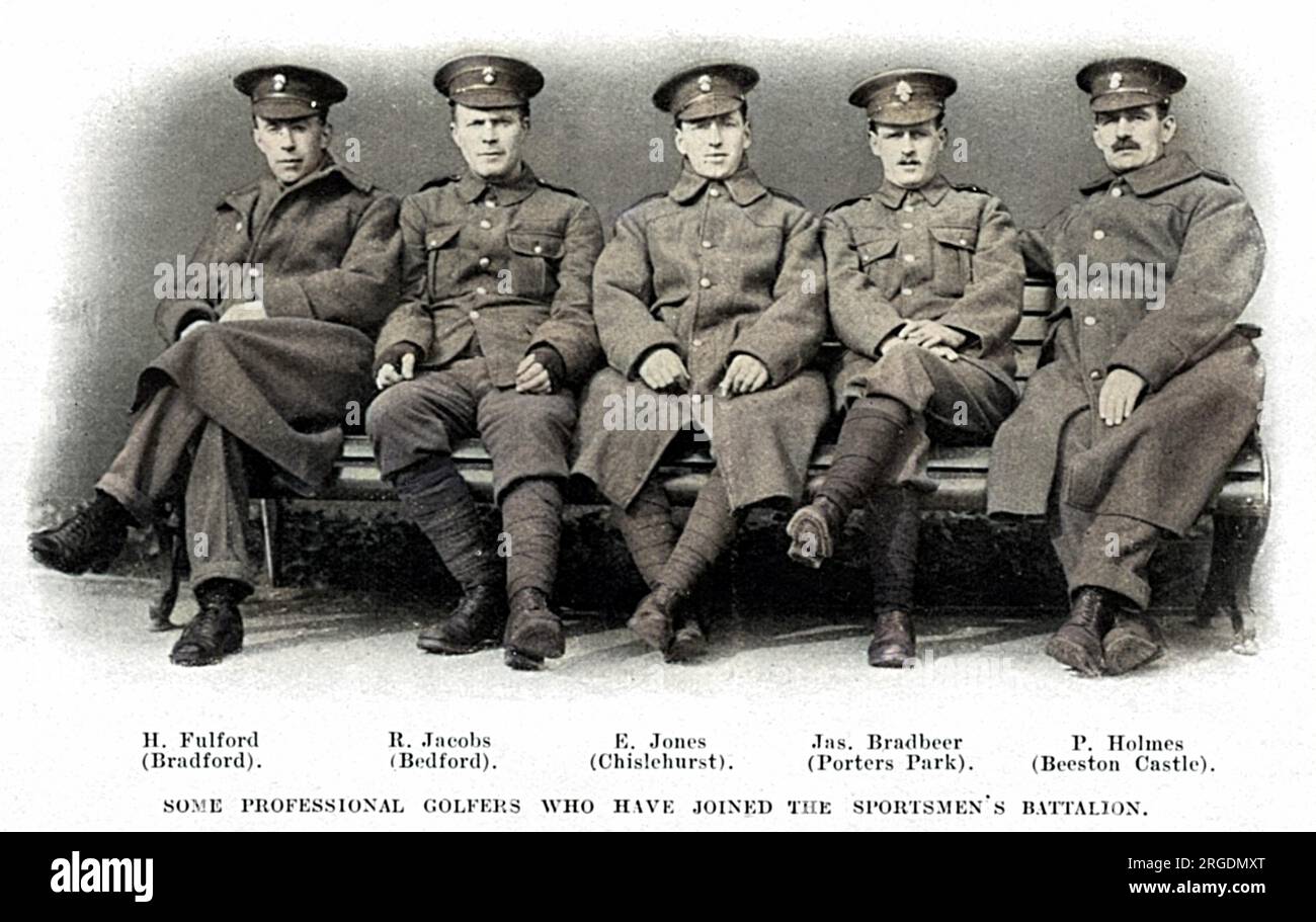 Cinq golfeurs professionnels qui avaient rejoint le Bataillon des sportifs. De gauche à droite ; H. Fulford (Bradford), R. Jacobs (Bedford), E. Jones (Chislehurst), Jas. Bradbeer (porter's Park) et PL. Holmes (château de Beeston). Banque D'Images