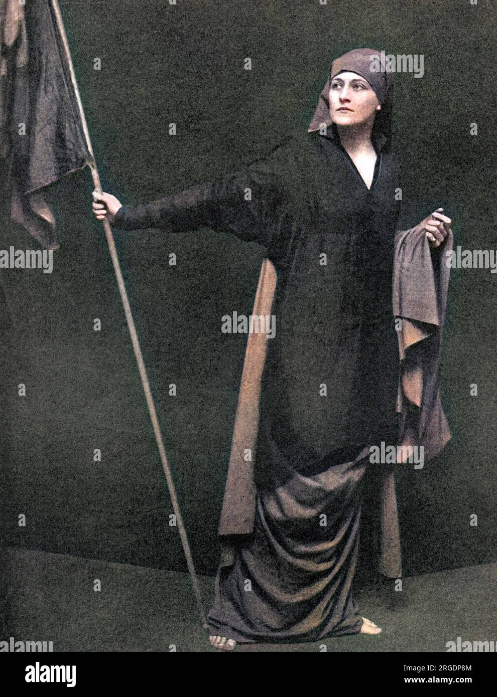 Mlle Farnar-Bringhurst habillait la Belgique martyrisée, un costume qu'elle portait (sans chaussures) pour le droit des femmes de servir à Londres en juillet 1915, qui visait à convaincre les employeurs que les femmes pouvaient servir dans les usines et dans d'autres emplois masculins traditionnels pendant la première Guerre mondiale. Banque D'Images