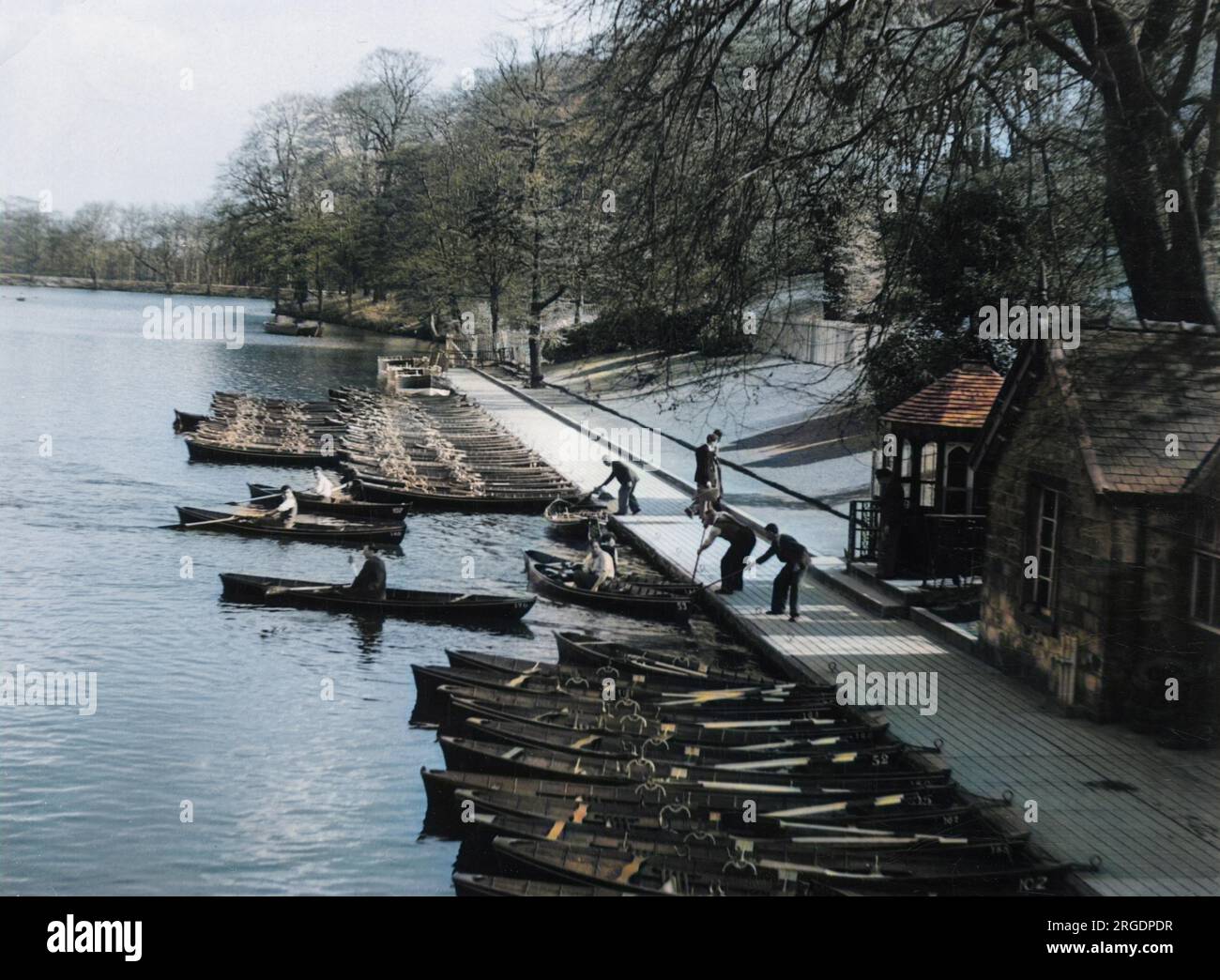 The Boating Stage à Roundhay Park, Leeds, Yorkshire, Angleterre. Banque D'Images