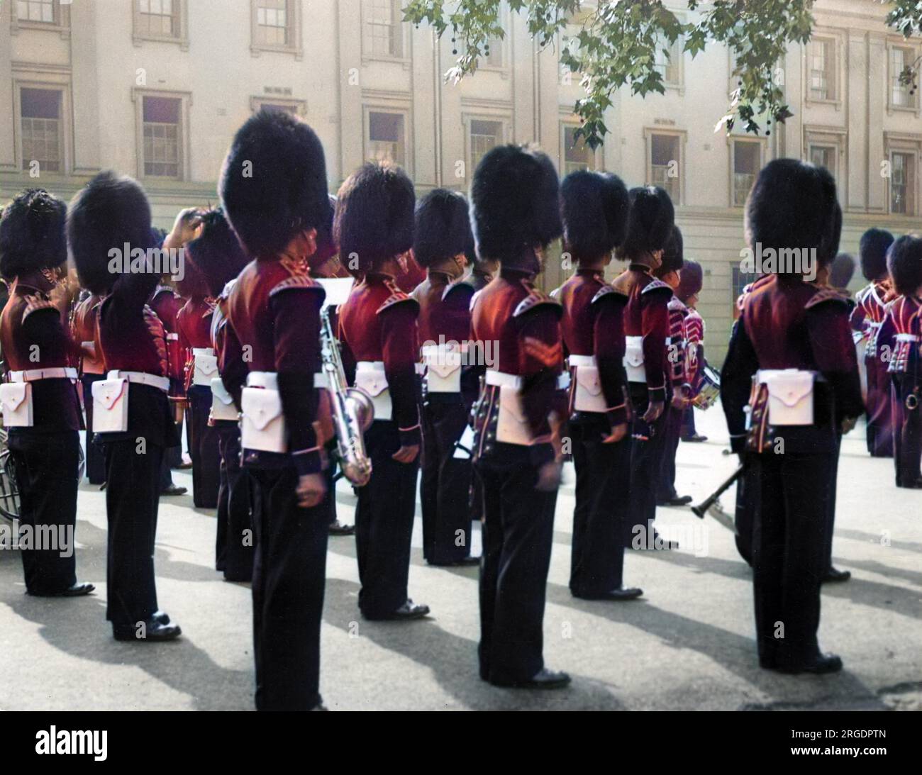 Gardes en parade à Wellington Barracks, Birdcage Walk, Westminster, Londres. Banque D'Images