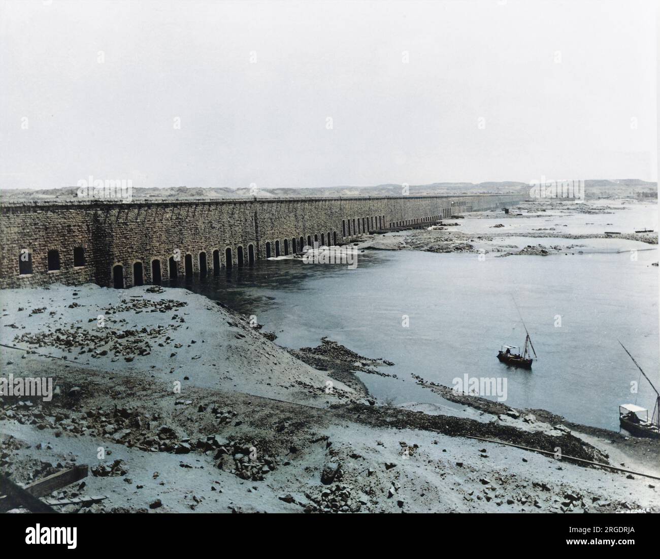 Le barrage d'Assouan (l'ancien barrage ou le barrage bas) sur le Nil en Égypte, vue de l'amont. Banque D'Images