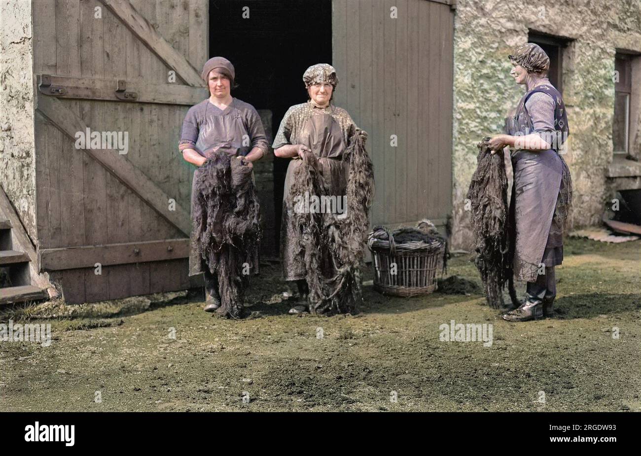 Femmes travaillant dans l'industrie textile rurale, Écosse. Banque D'Images