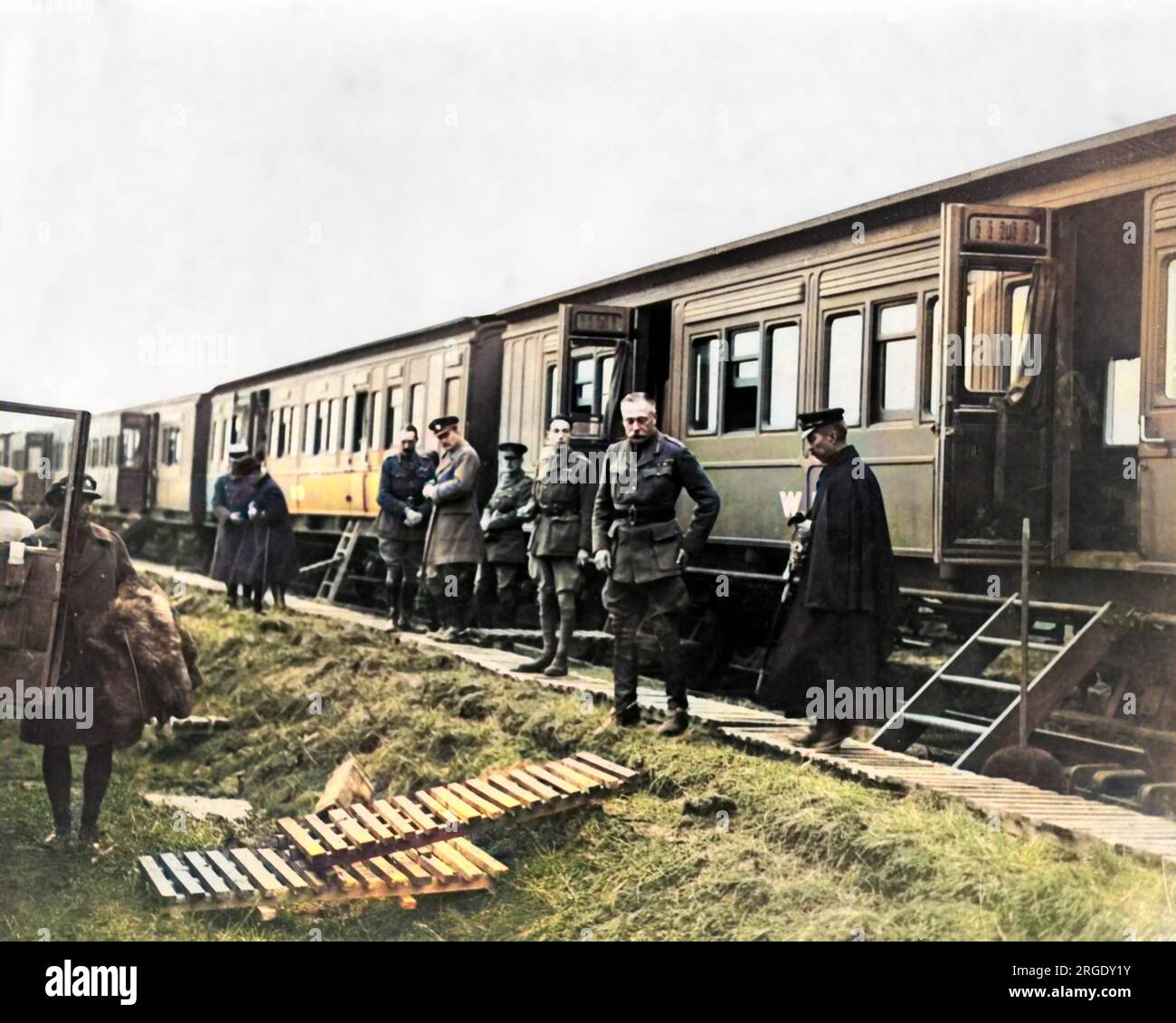 Le maréchal Sir Douglas Haig et l'amiral de la flotte le Prince Higashifushimi Yorihito de la famille impériale japonaise, se rencontrent pendant la première Guerre mondiale. Banque D'Images