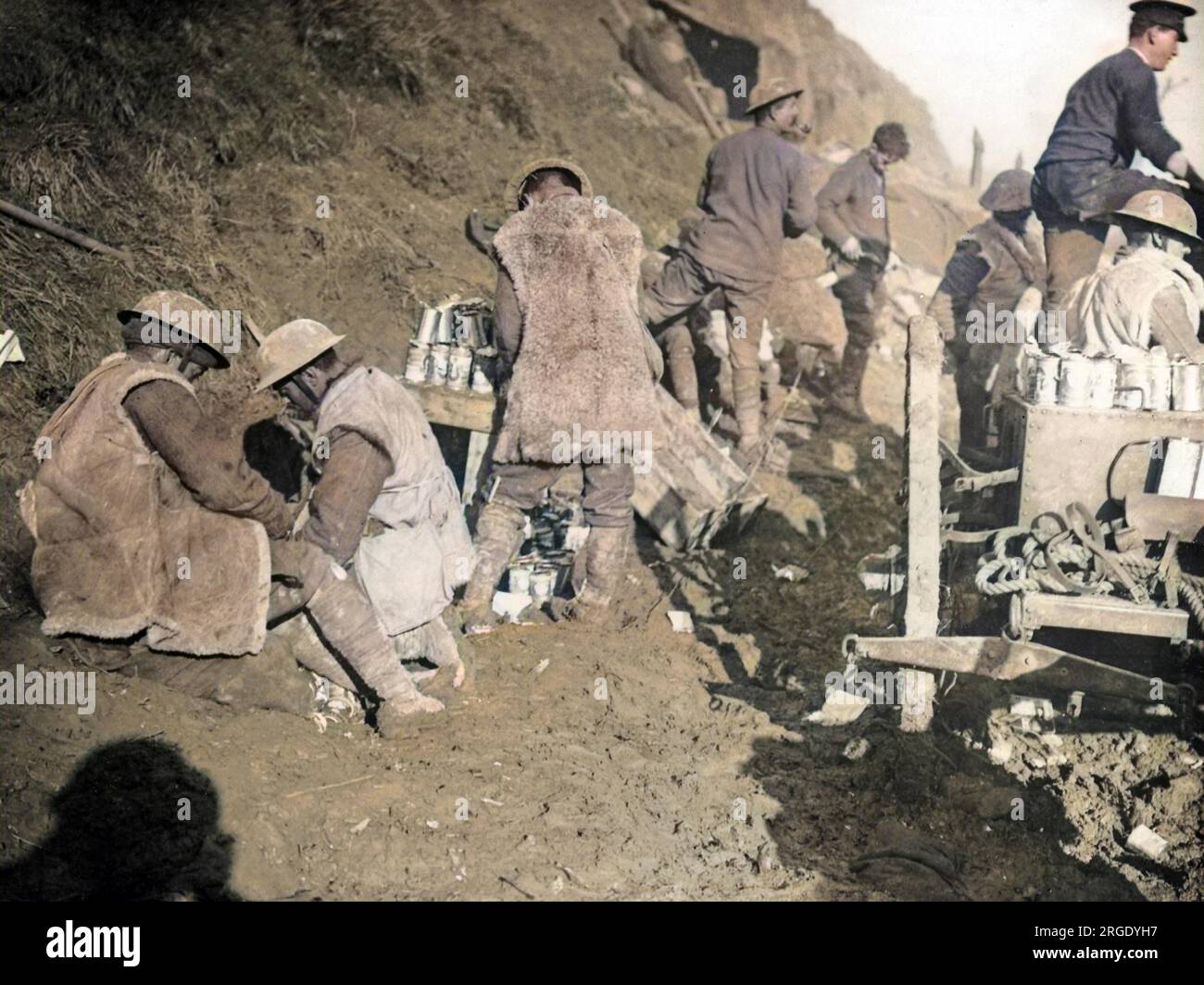 L'armée britannique cuisine au travail près de la ligne de front, sur le front occidental pendant la première Guerre mondiale. Banque D'Images