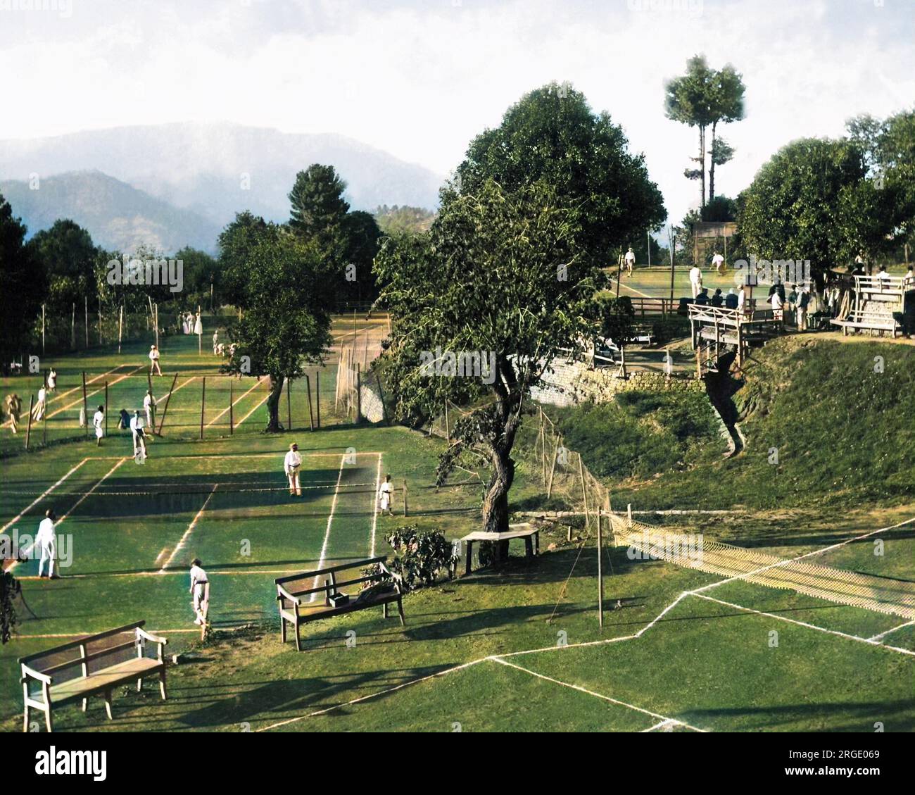Gens jouant au tennis, Inde. Banque D'Images