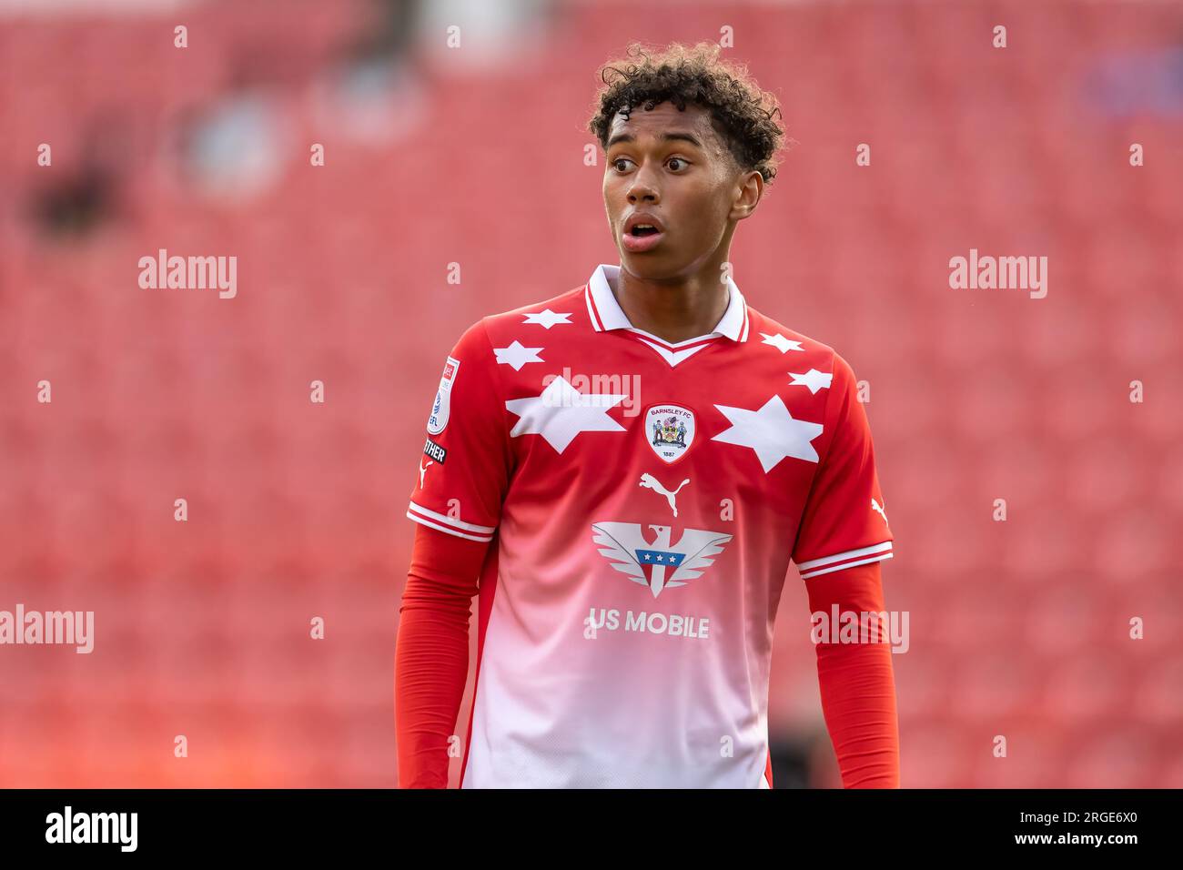 Theo Chapman #38 de Barnsley lors du match de la coupe Carabao Barnsley vs Tranmere Rovers à Oakwell, Barnsley, Royaume-Uni, le 8 août 2023 (photo de Mark Cosgrove/News Images) Banque D'Images