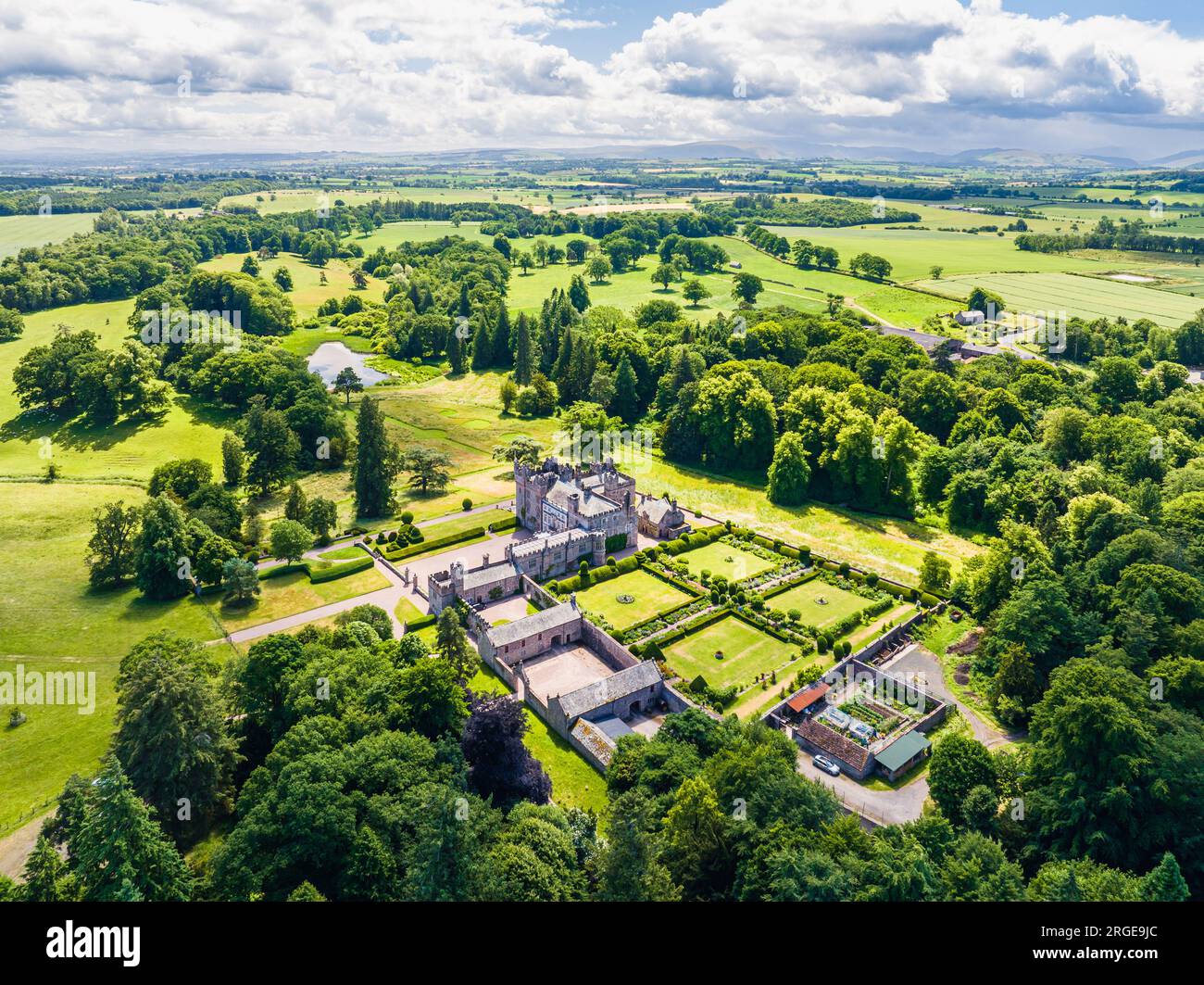 Hutton dans la forêt d'un drone, Skelton, Cumberland, Lake District, Cumbria, Angleterre Banque D'Images