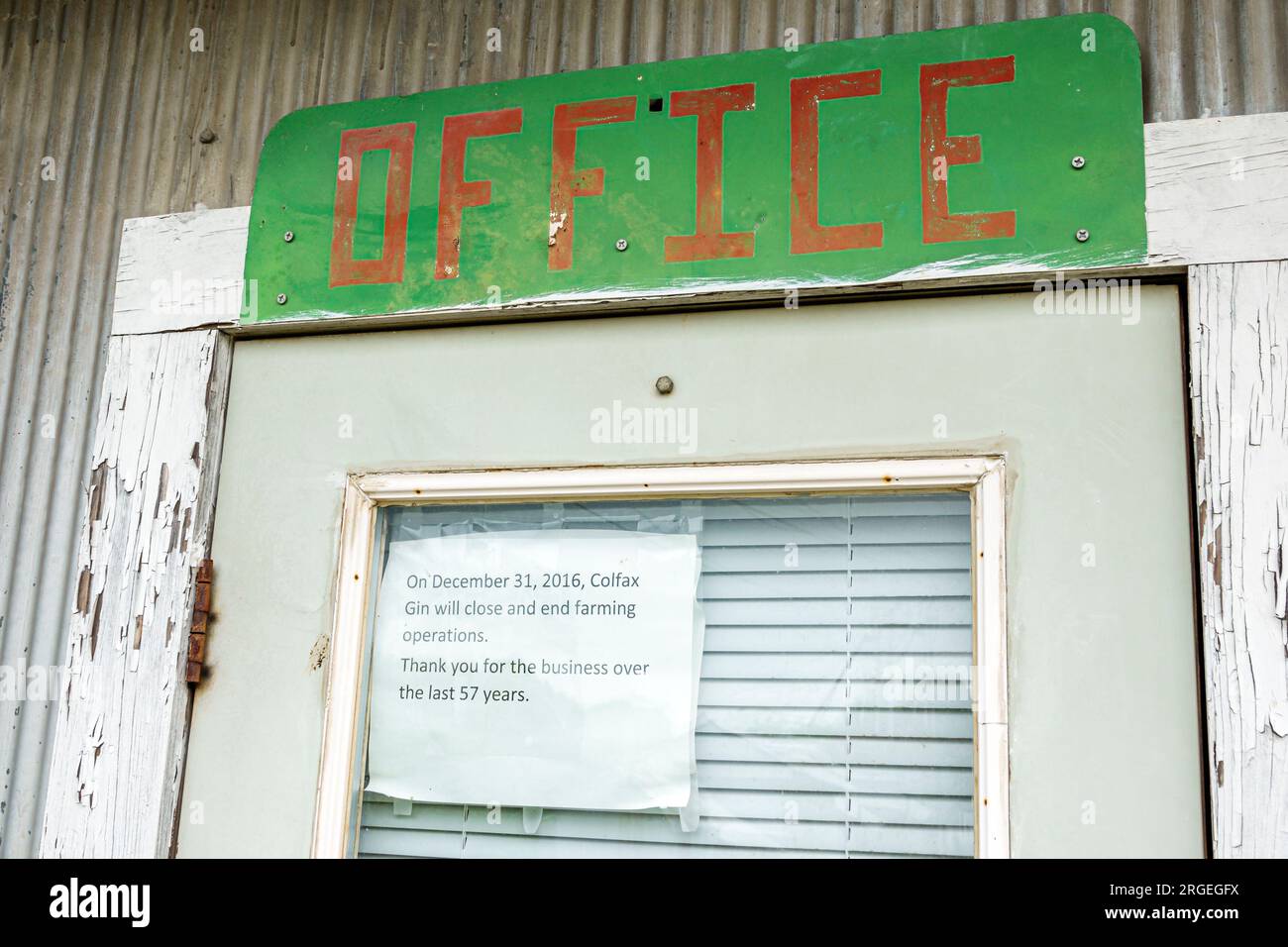 Ellenboro Caroline du Nord, Colfax Cotton Gin fermé abandonné vacant fermeture, pertes d'emplois de l'économie agricole, avis de fermeture de la porte du bureau, dehors Banque D'Images