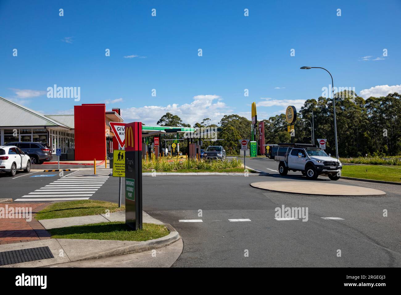 Aire de service Port Macquarie et arrêt de repos, restaurant McDonald's, pour les conducteurs de se reposer et manger à côté de la Pacific Highway entre Sydney et Brisbane Banque D'Images