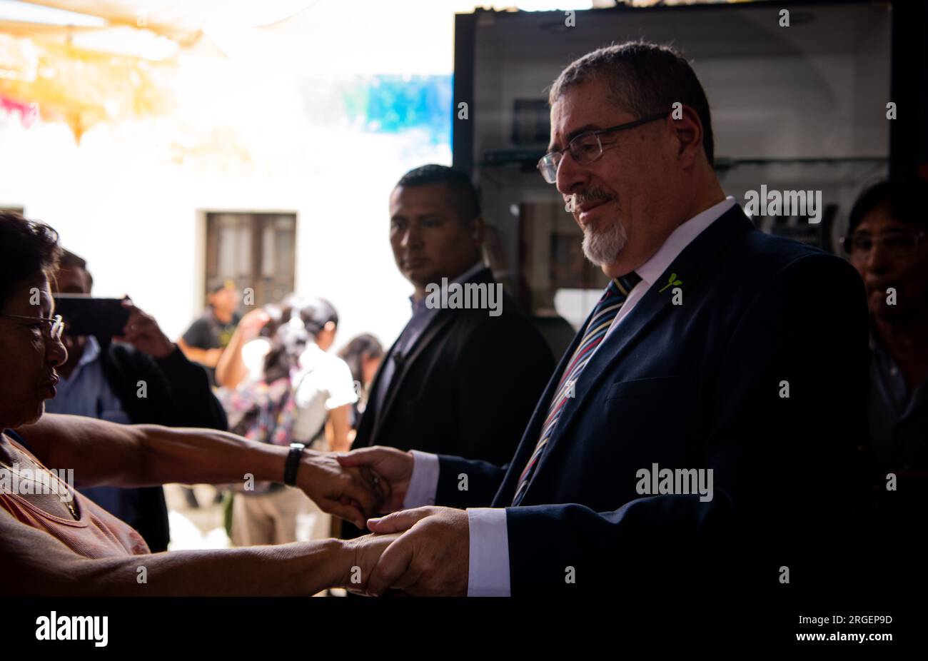 Guatemala City, Guatemala City, Guatemala. 8 août 2023. Le couple présidentiel du parti Movimiento Semilla BERNARDO ARÃRVALO et KARIN HERRERA tiennent une conférence de presse. Ils présentent une lettre ouverte à tous les maires du pays et annoncent qu'il travaillera avec eux, quel que soit le parti par lequel ils ont été élus. (Image de crédit : © Fernando Chuy/ZUMA Press Wire) USAGE ÉDITORIAL SEULEMENT! Non destiné à UN USAGE commercial ! Banque D'Images