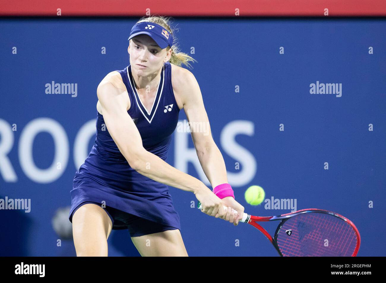 August 08, 2023: Elena Rybakina (KAZ) returns the ball during the WTA National Bank Open second round match at IGA Stadium in Montreal, Quebec. Daniel Lea/CSM (Credit Image: © Daniel Lea/Cal Sport Media) (Cal Sport Media via AP Images) Banque D'Images