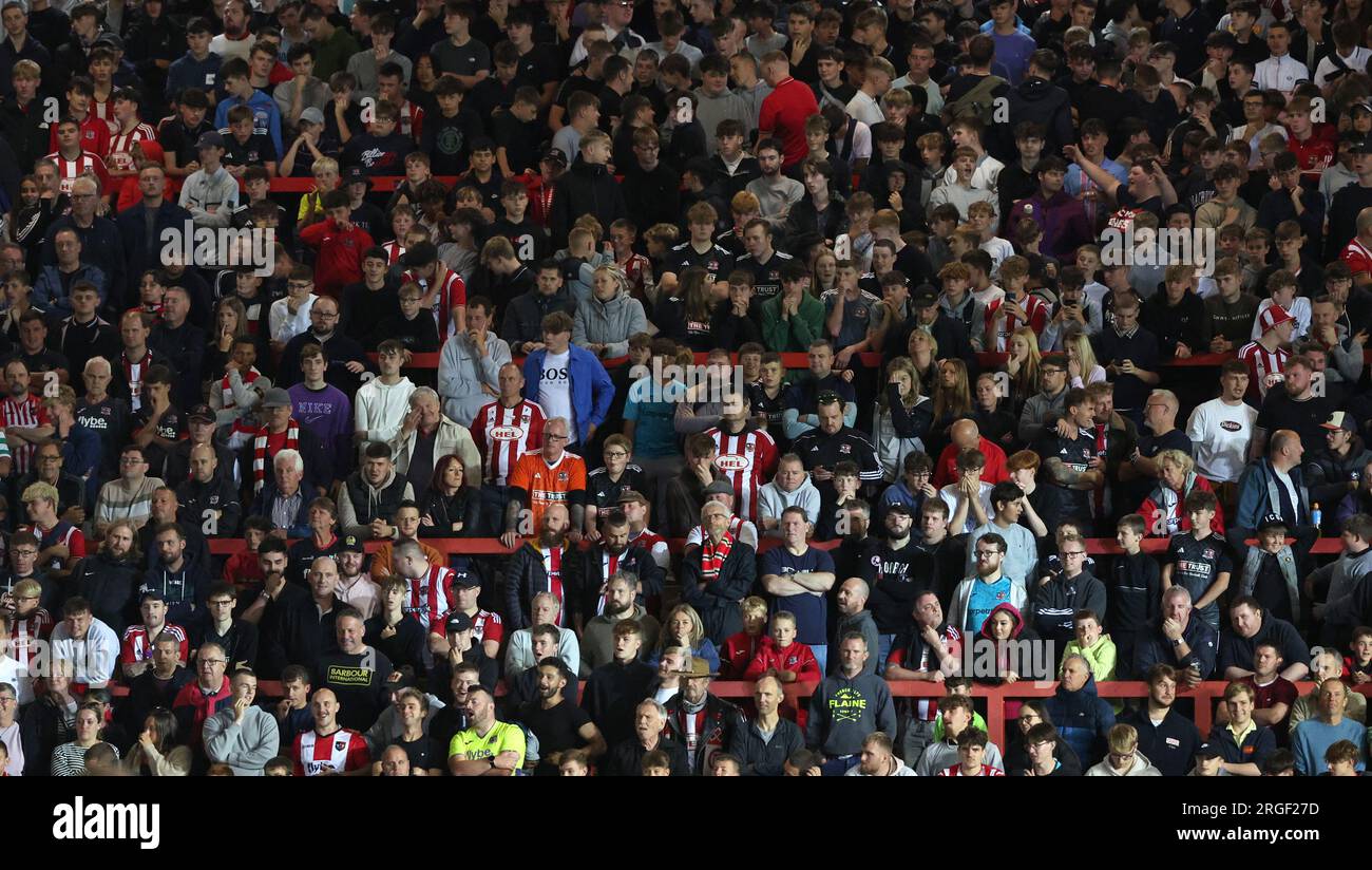 Action lors de la première manche de la Carabao Cup entre Exeter City et Crawley Town au St James Park à Exeter. 08 août 2023 Banque D'Images