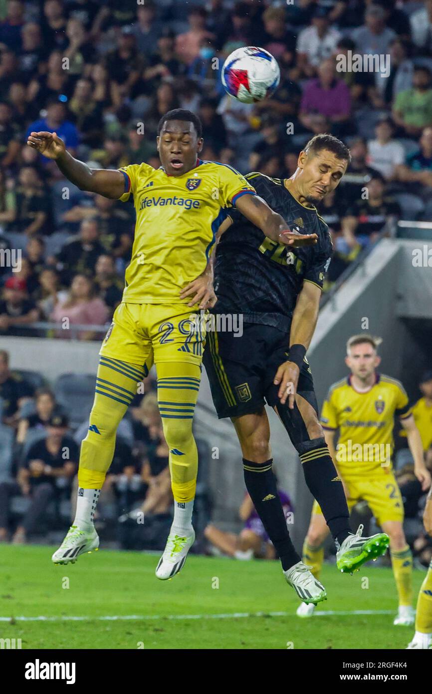 Los Angeles, États-Unis. 08 août 2023. Anderson Julio (gauche) du Real Salt Lake et Aaron long (droite) du Los Angeles FC en action lors d'un match de football de la coupe des ligues entre le Real Salt Lake et le Los Angeles FC. Score final ; Los Angeles FC 4:0 Real Salt Lake crédit : SOPA Images Limited/Alamy Live News Banque D'Images