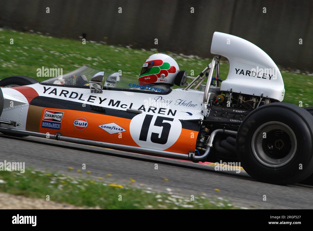 Circuit de Mugello 1 avril 2007 : Classic F1 car 1972 McLaren M19C ex Denny  Hulme au circuit de Mugello en Italie pendant le Festival historique de  Mugello Photo Stock - Alamy