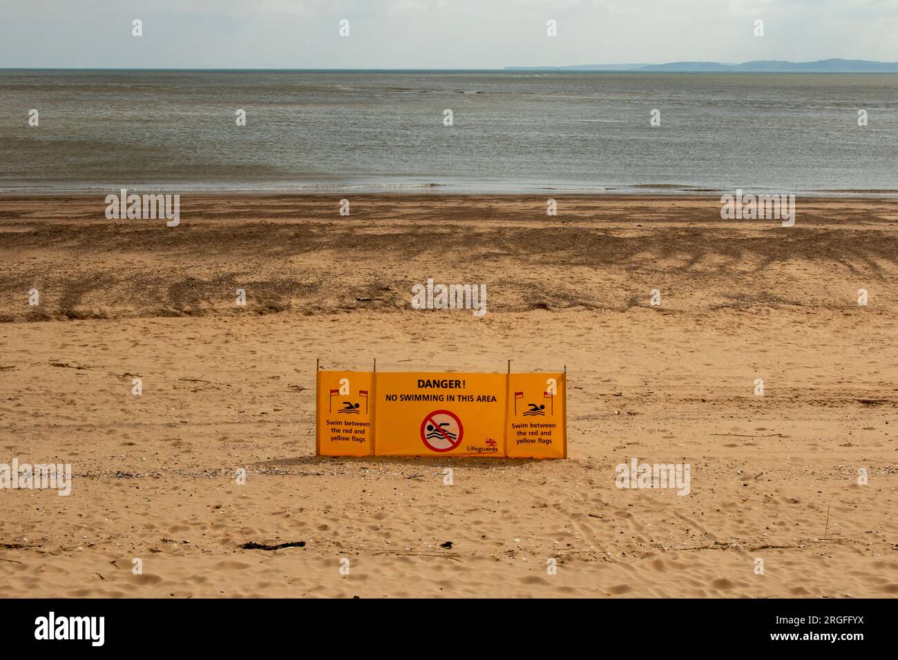 Panneau danger ne pas nager, Exmouth Beach, Exmouth, Devon, Royaume-Uni Banque D'Images