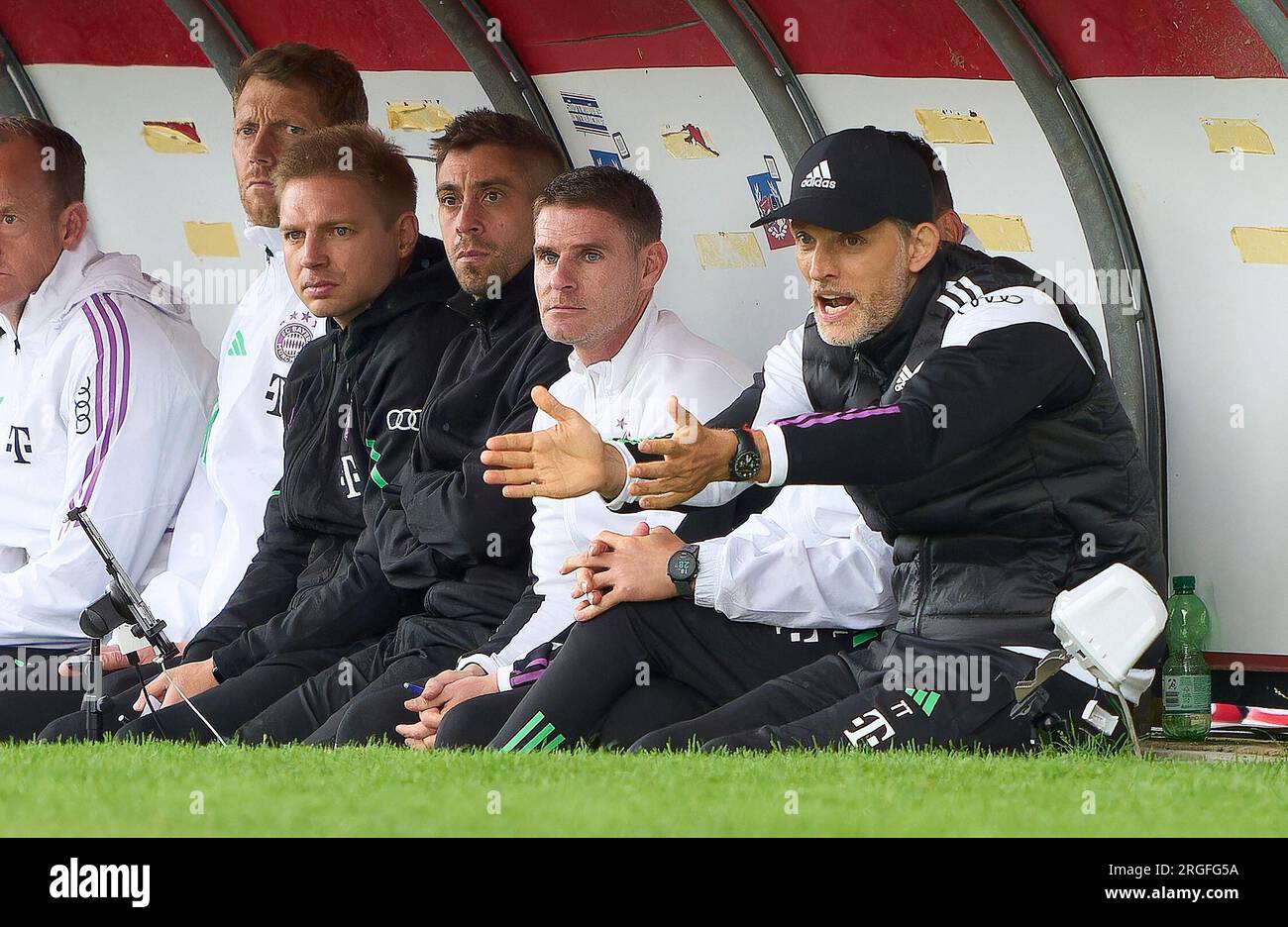 Entraîneur Thomas Tuchel (FCB), chef d'équipe, entraîneur principal, entraîneur, en colère, co-entraîneur Arno Michels, Zsolt Löw, Marco Neppe (techn. Direktor) , Anthony Barry, entraîneurs assistants du FCB, Assistenztrainer, Bastian Wernscheid Teammanager FCB , Michael Rechner entraîneur de gardien de but, Torwarttrainer FCB , en action lors du match amical FC BAYERN München - AS MONACO 4-2 1.Ligue allemande de football le 7 août 2023 à Unterhaching, Allemagne saison 2023/2024, FCB, © Peter Schatz / Alamy Live News Banque D'Images