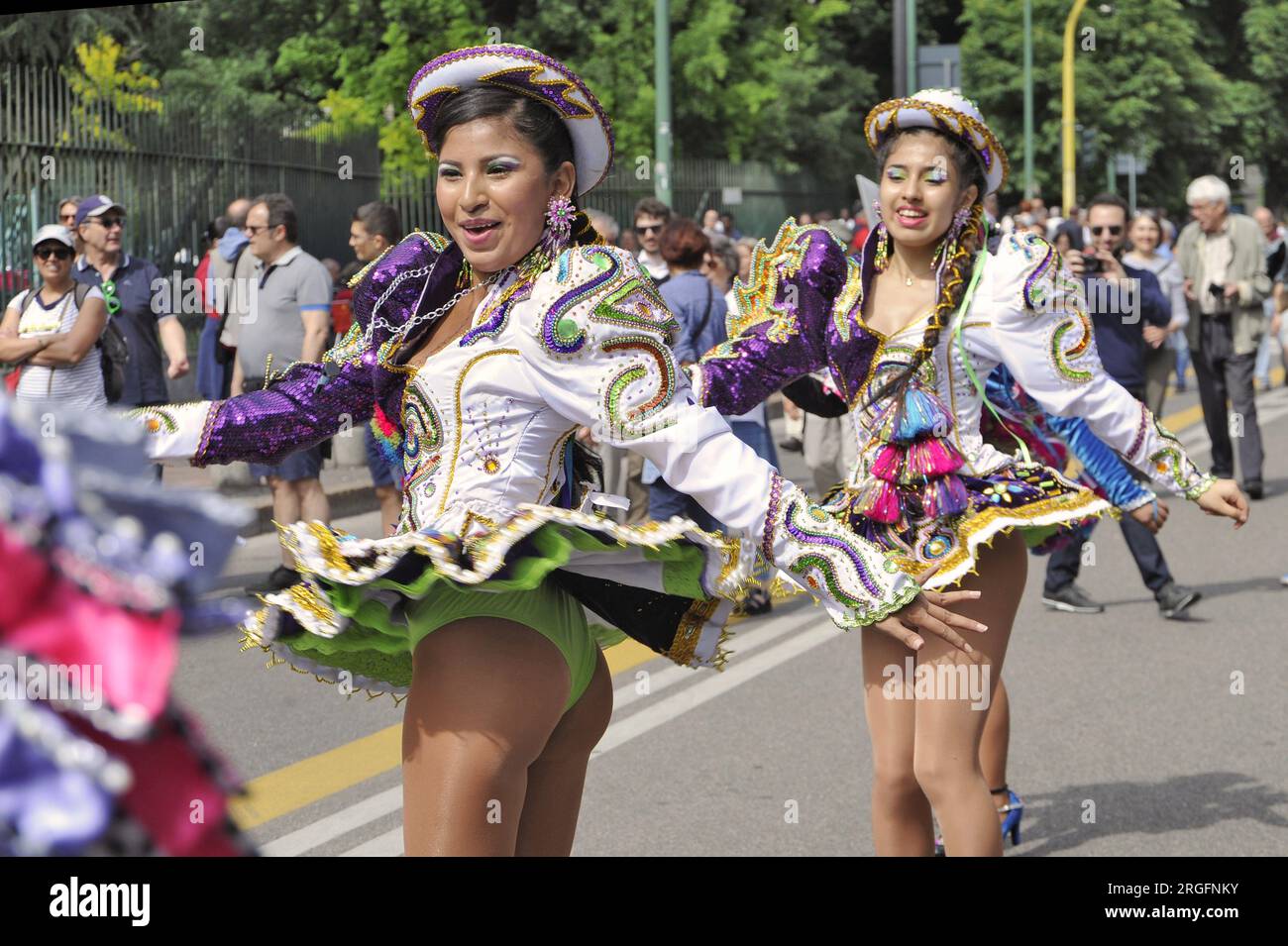 Milan (Italie) manifestation "ensemble sans murs" pour l'accueil et l'intégration des migrants ; représentant de la communauté péruvienne Banque D'Images