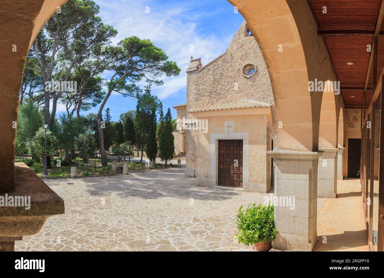 Photo de la chapelle du monastère de Santuari de Nostra Senyora de Cura à Majorque photographiée pendant la journée dans un ciel bleu en septembre 2016 Banque D'Images