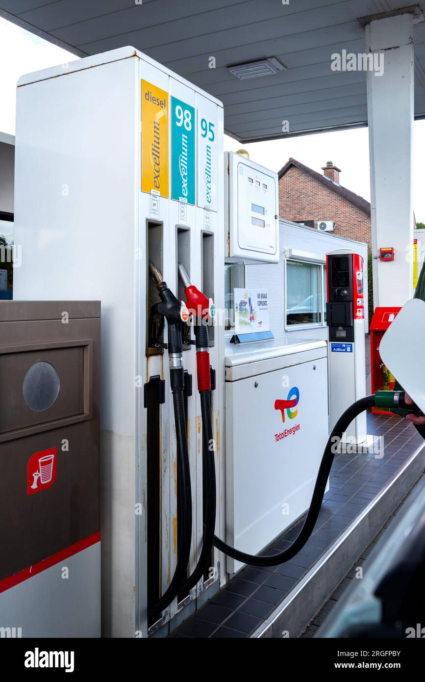 Pays-Bas, 2022 : station d'essence TotalEnergies. TotalEnergies se est une multinationale française intégrée de l'énergie et du pétrole fondée en 1924 et o Banque D'Images