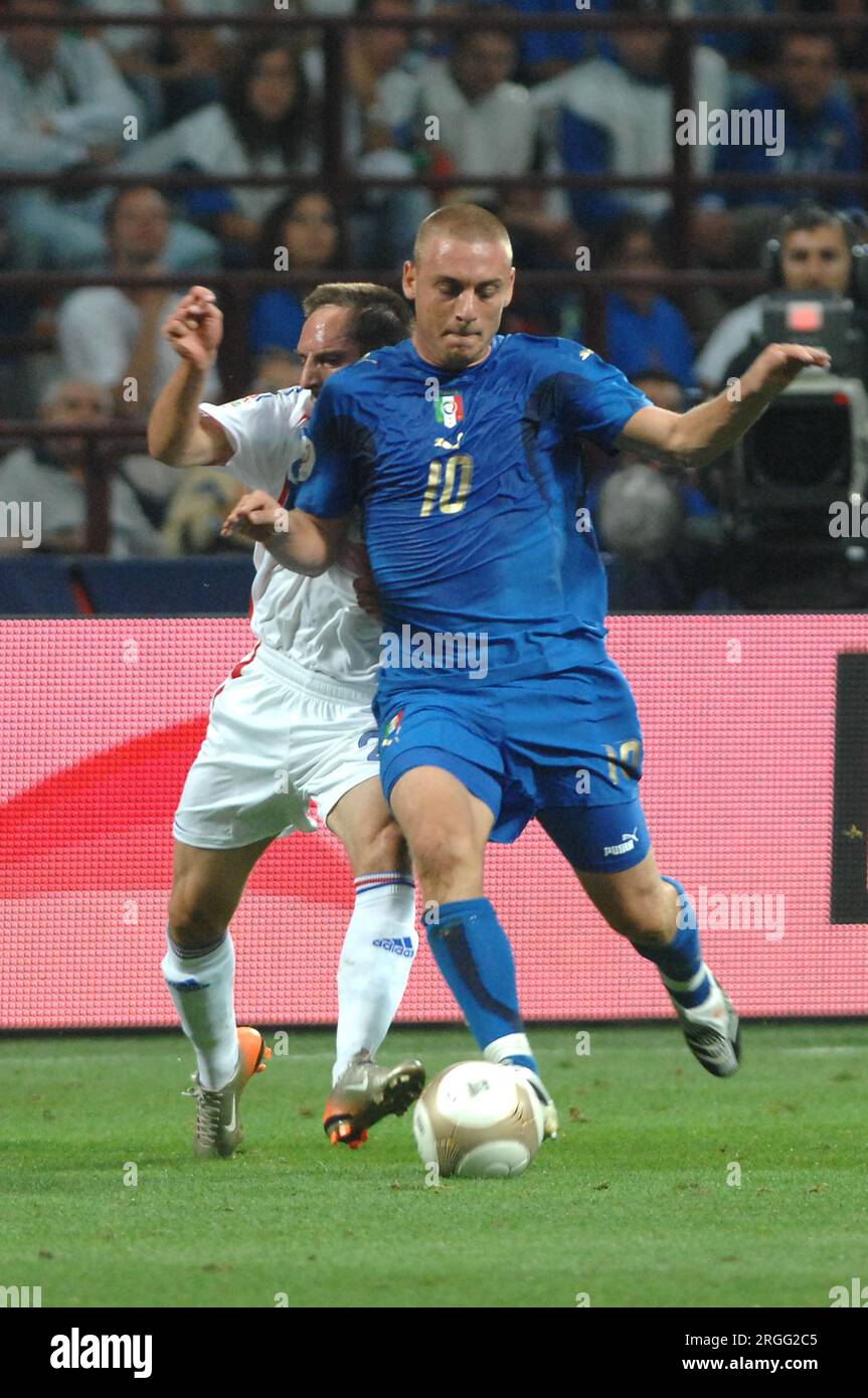 Milan Italie 2007-09-08, Daniele de Rossi et Franck Ribery lors du match Italie - France, qualification pour le Championnat d'Europe de football 2008 Banque D'Images
