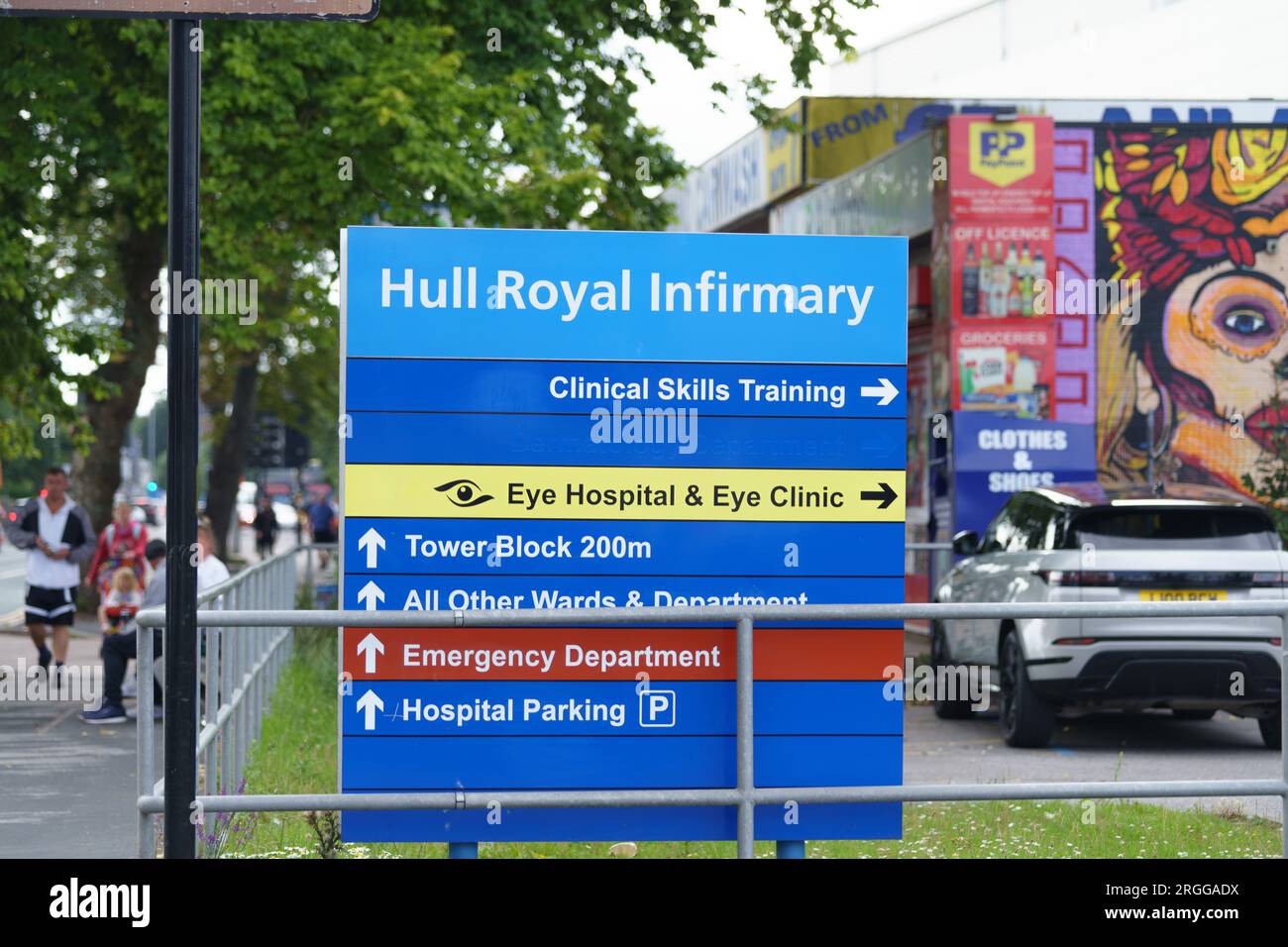 Hull Royal Infirmary, Hull, E. Yorkshire. 9 août 2023. Une visite de la Commission de la qualité des soins à la fin avril a révélé que la condition à l’infirmerie royale de Hull était «chaotique et inadaptée à l’usage». Le CQC a déclassé l’hôpital à « inadéquat ». Les patrons ont accepté le rapport « dans son intégralité » et travaillent à améliorer toutes les sections de soins (en particulier les services de maternité comme souligné). Bridget Catterall AlamyLiveNews. Banque D'Images