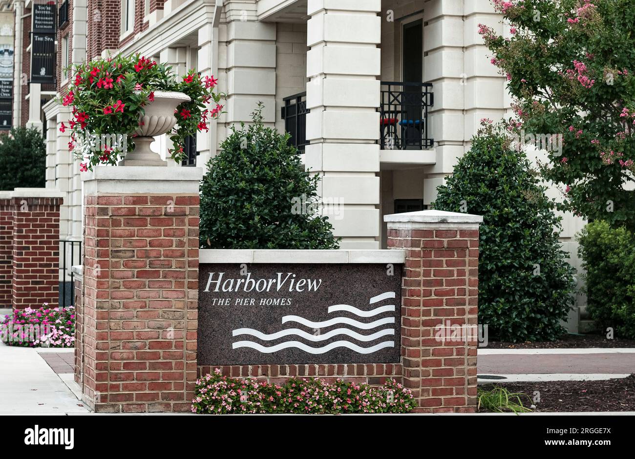 Vue sur le port sur les Pier Homes sur le port intérieur. Banque D'Images