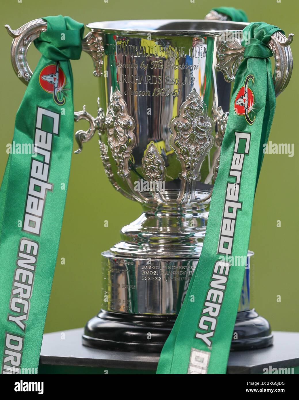 La Carabao Cup exposée avant le match de la Carabao Cup Burton Albion vs Leicester City au Pirelli Stadium, Burton upon Trent, Royaume-Uni, le 9 août 2023 (photo Gareth Evans/News Images) Banque D'Images