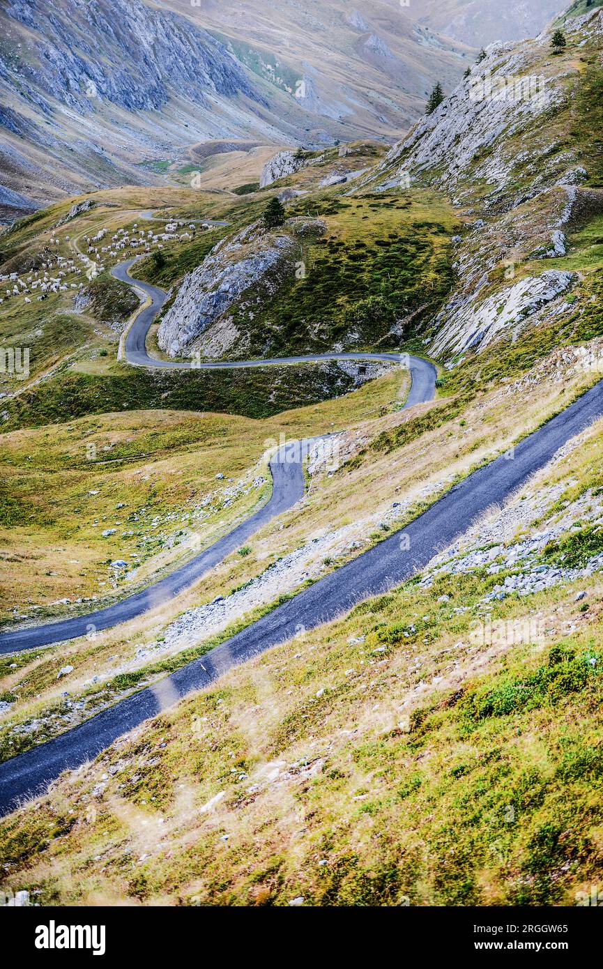 Route à travers Colle Fauniera en Piémont, Italie Banque D'Images