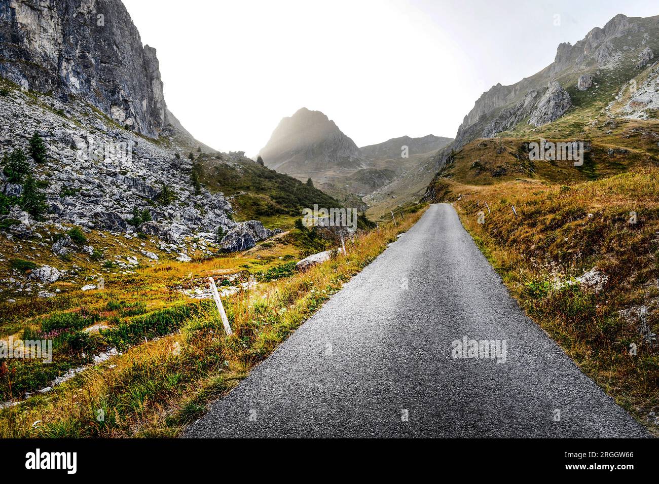 Route à travers Colle Fauniera en Piémont, Italie Banque D'Images