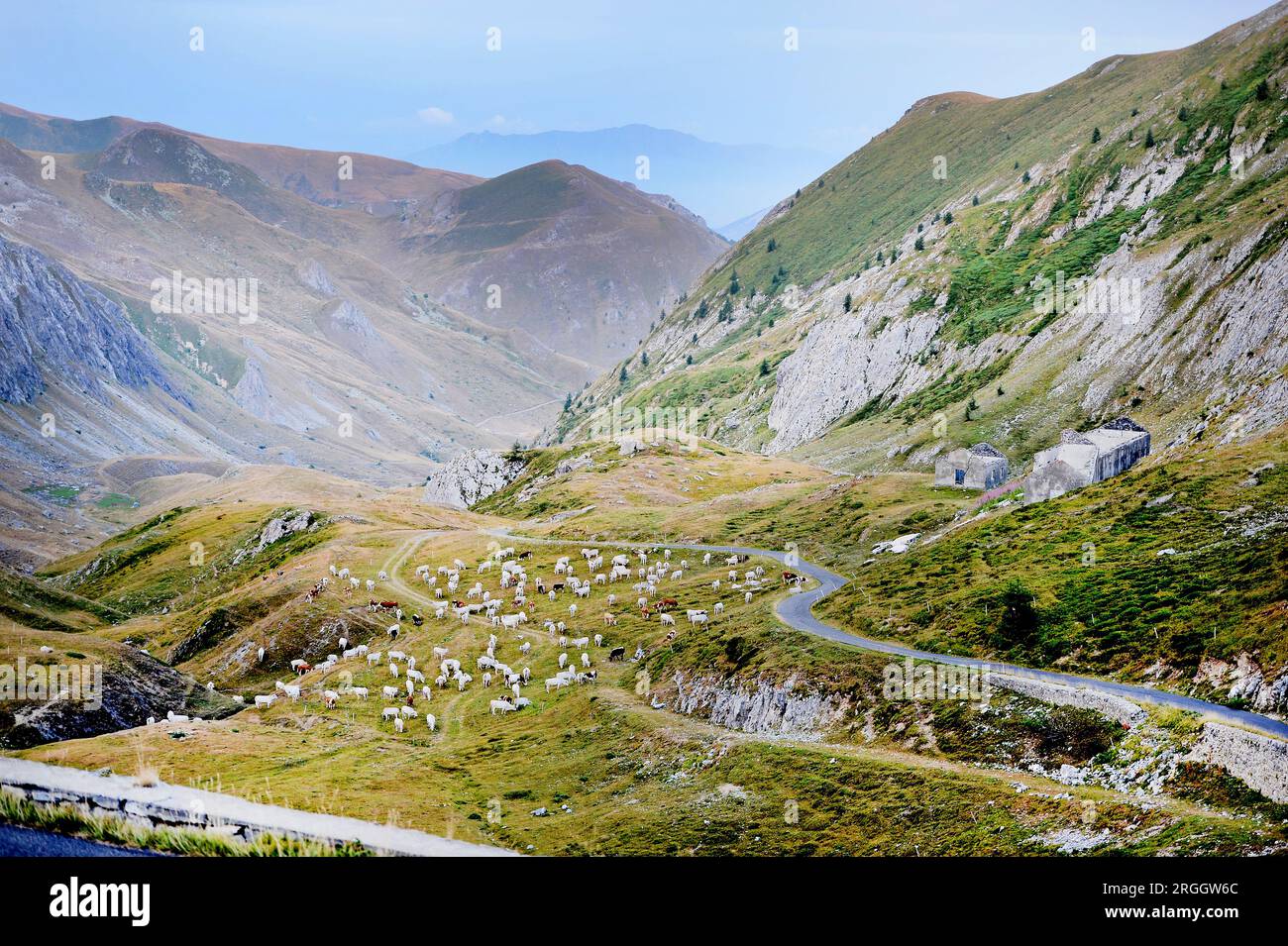 Route à travers les montagnes en Colle Fauniera en Piémont, Italie Banque D'Images
