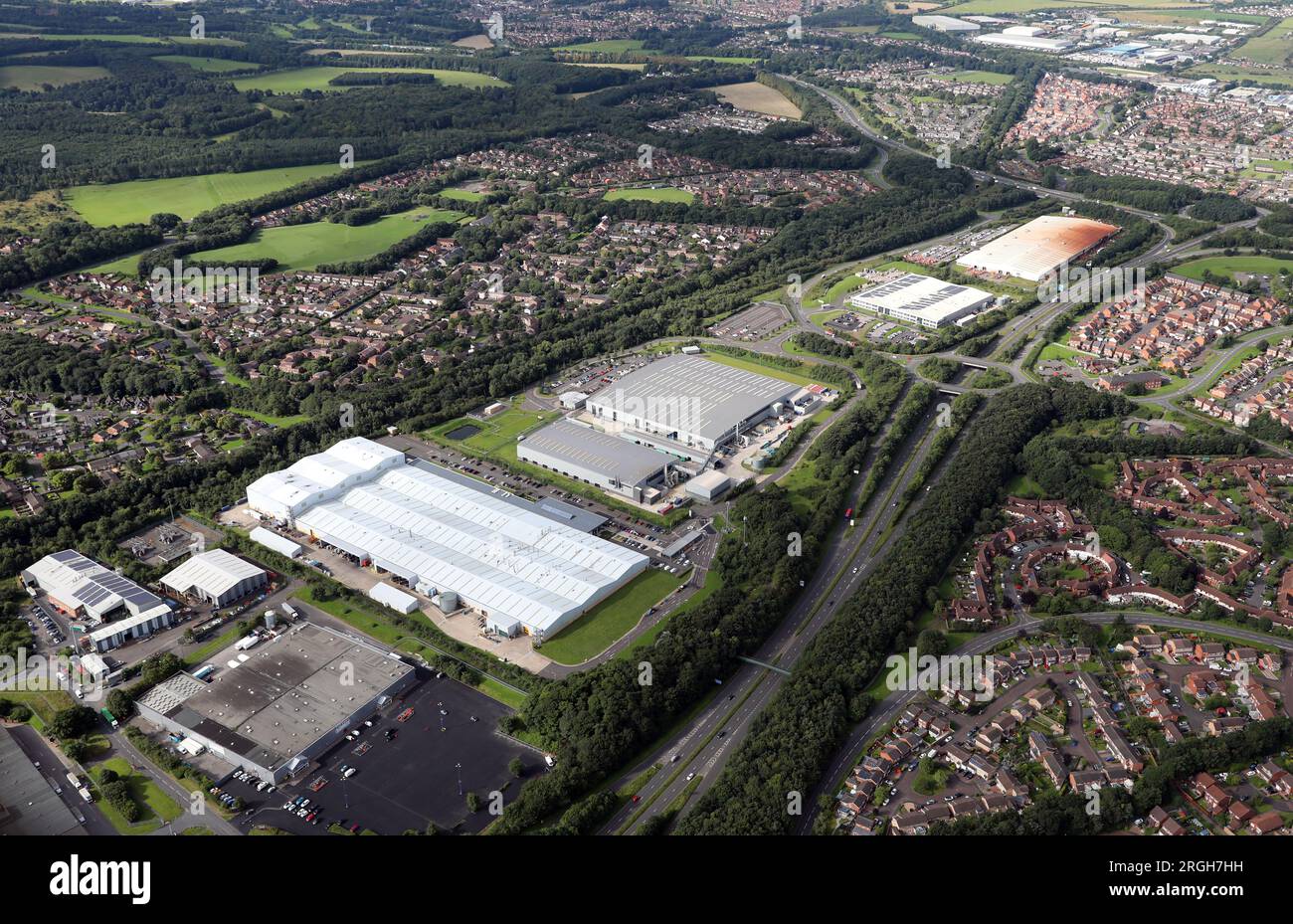 Vue aérienne depuis le nord-est de l'industrie, y compris Rolls Royce, BAE Systems et Makro le long de l'autoroute A195 Western Highway à Washington, Tyne & Wear Banque D'Images