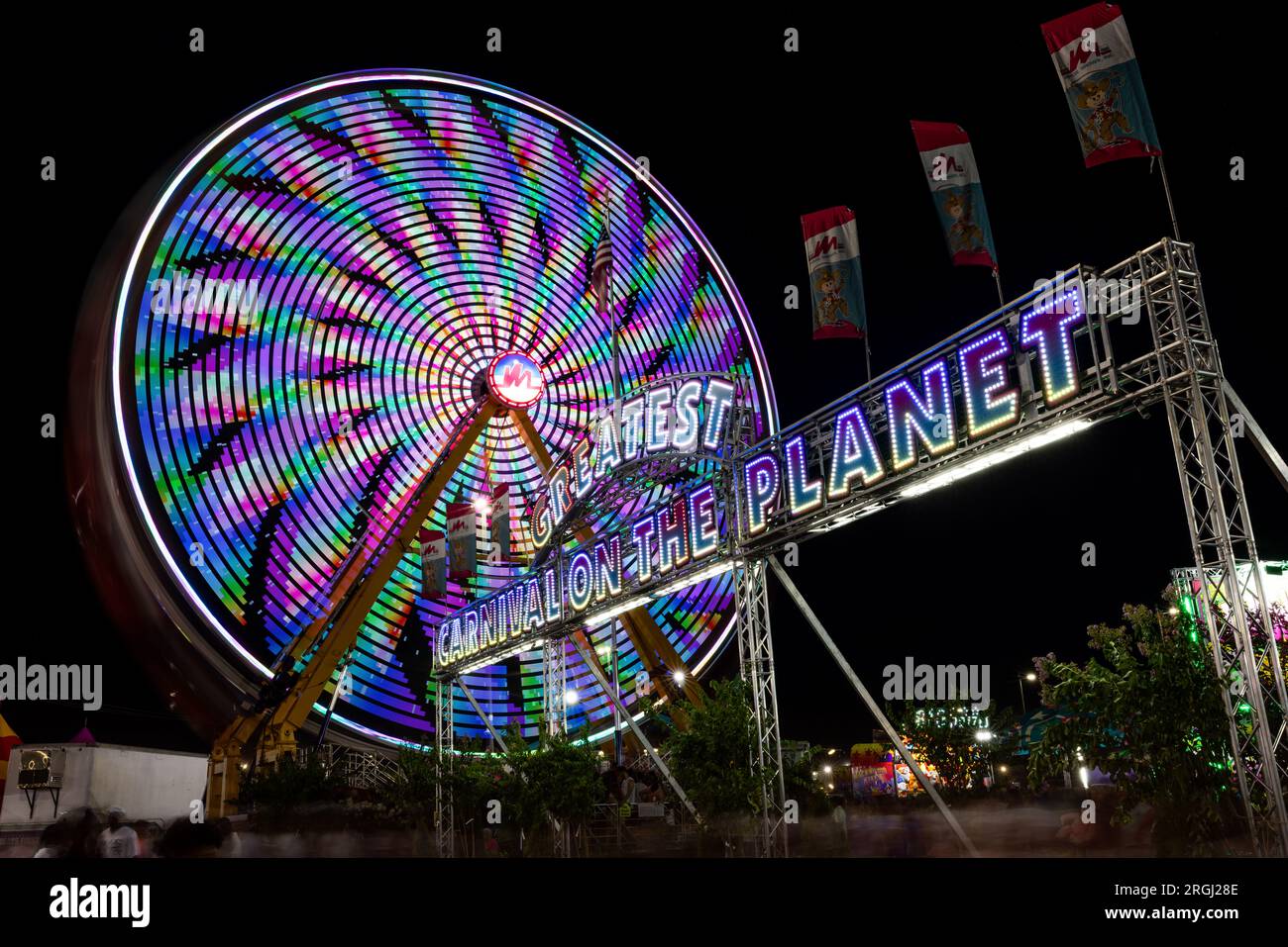 Lumières sur la grande roue en mouvement la nuit, Delaware State Fair, Harrington, Delaware Banque D'Images
