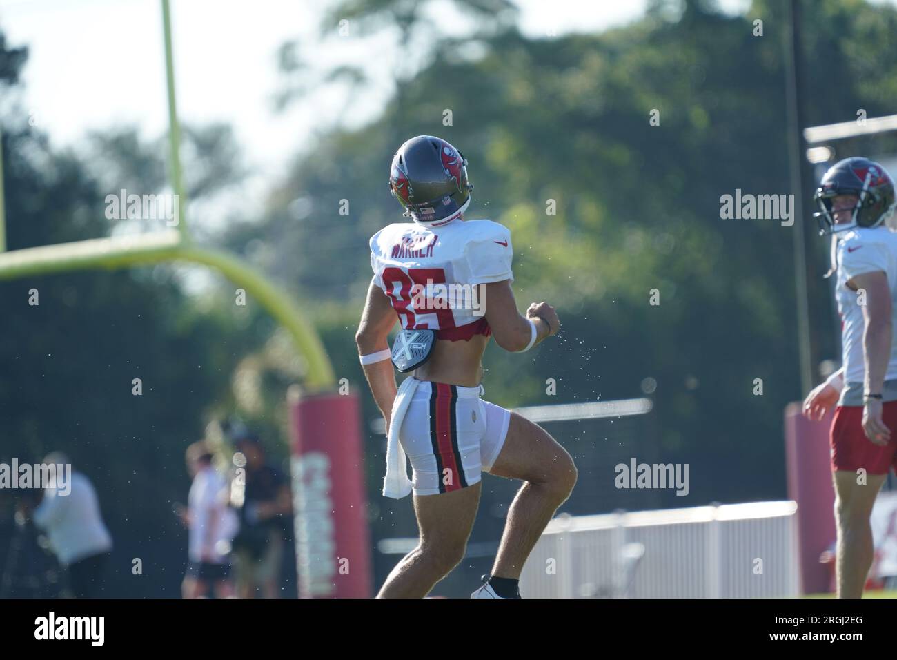 Tampa, Floride, États-Unis, 8 août 2023, le joueur des Buccaneers de Tampa Bay Kade Warner #85 lors d'un camp d'entraînement au centre d'entraînement de santé Advent. (Crédit photo : Marty Jean-Louis) Banque D'Images