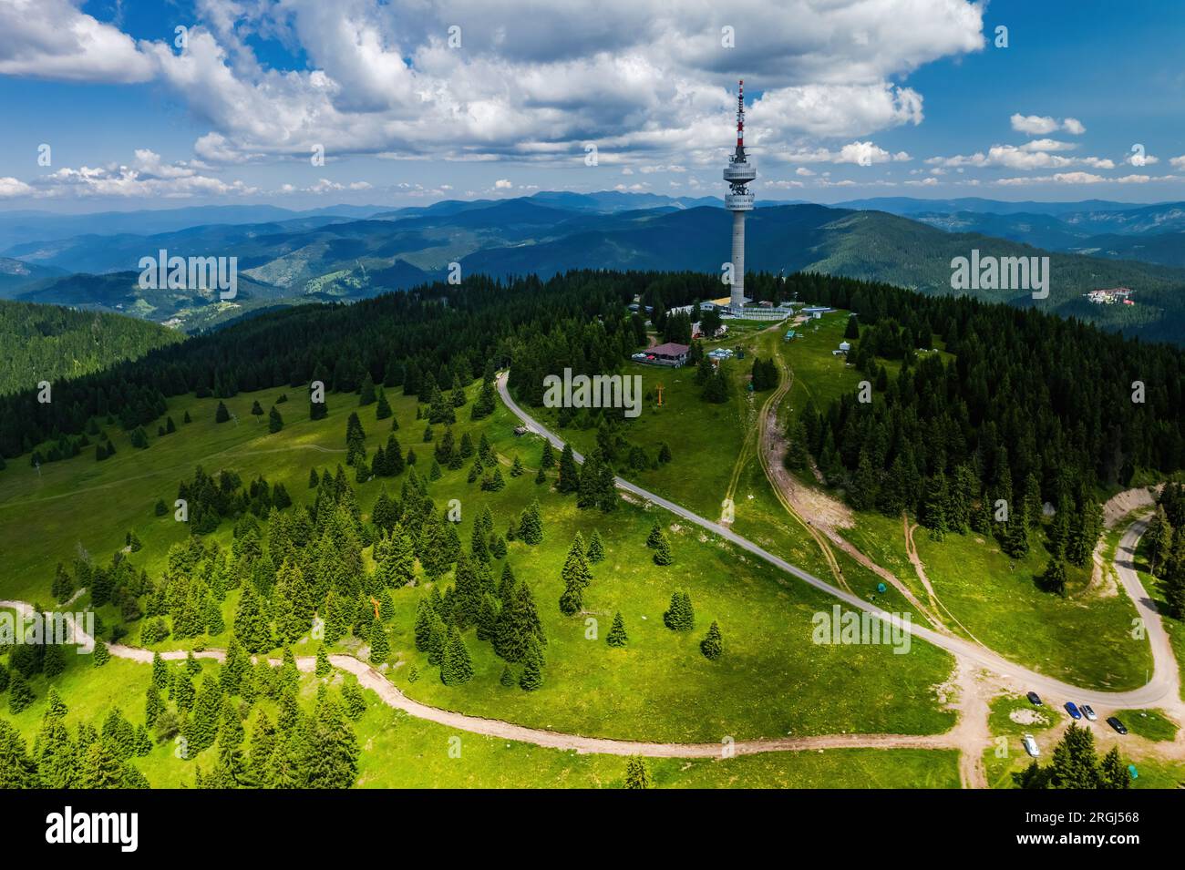Tour de télévision Snejanka à Pamporovo, montagnes des Rhodopes, Bulgarie Banque D'Images