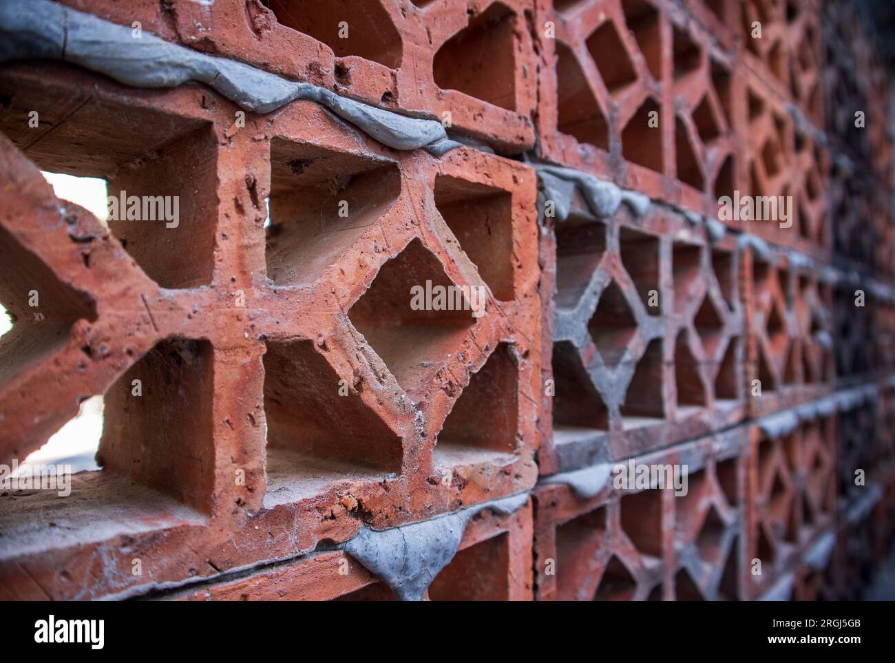 Mur à motifs de blocs de briques rouges. texture d'arrière-plan Banque D'Images