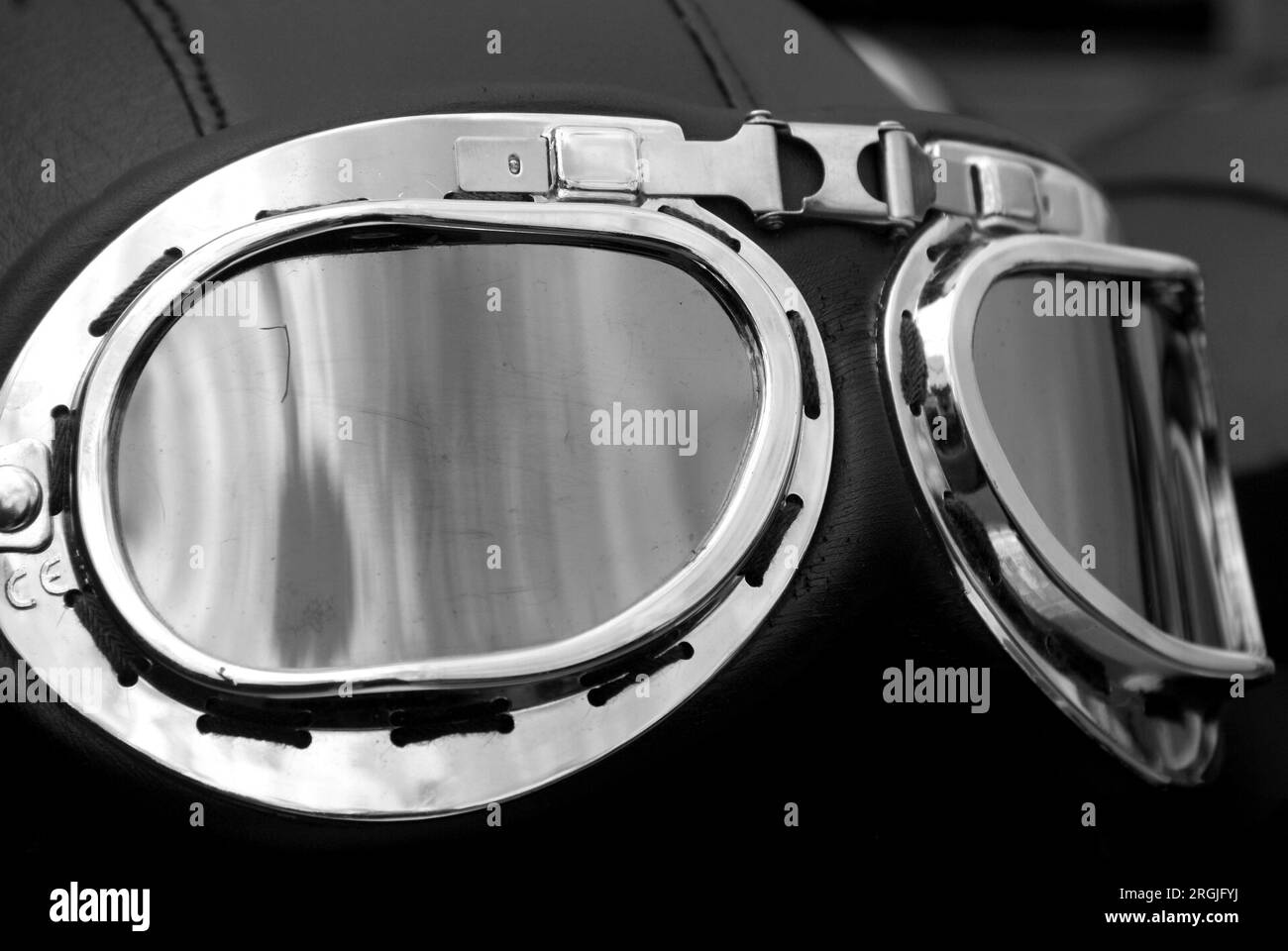 Un gros plan d'une paire de googles de moto vintage au VMCC Banbury Run 2015. Banque D'Images